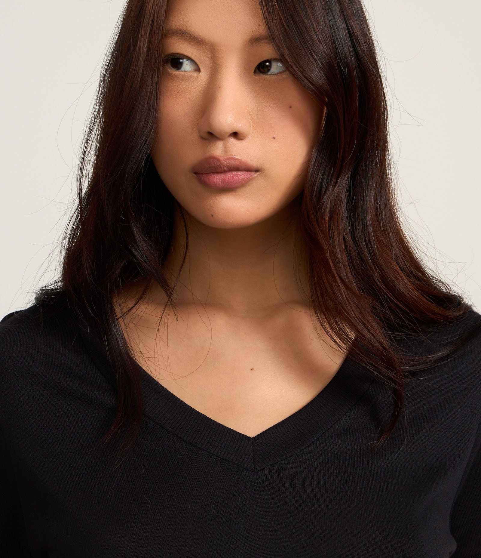 Blusa Básica em Viscose com Gola V em Ribana 3