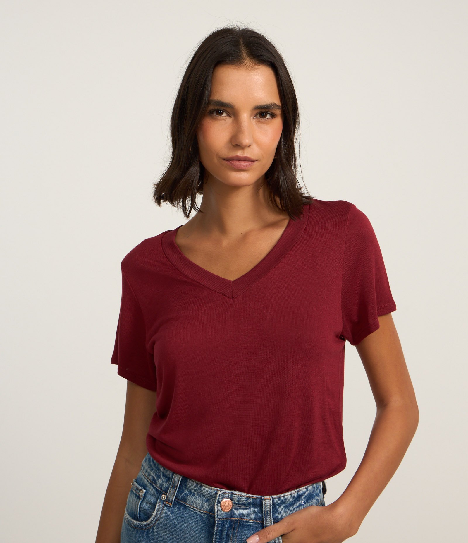 Blusa Básica em Viscose com Gola V em Ribana Bordô 1