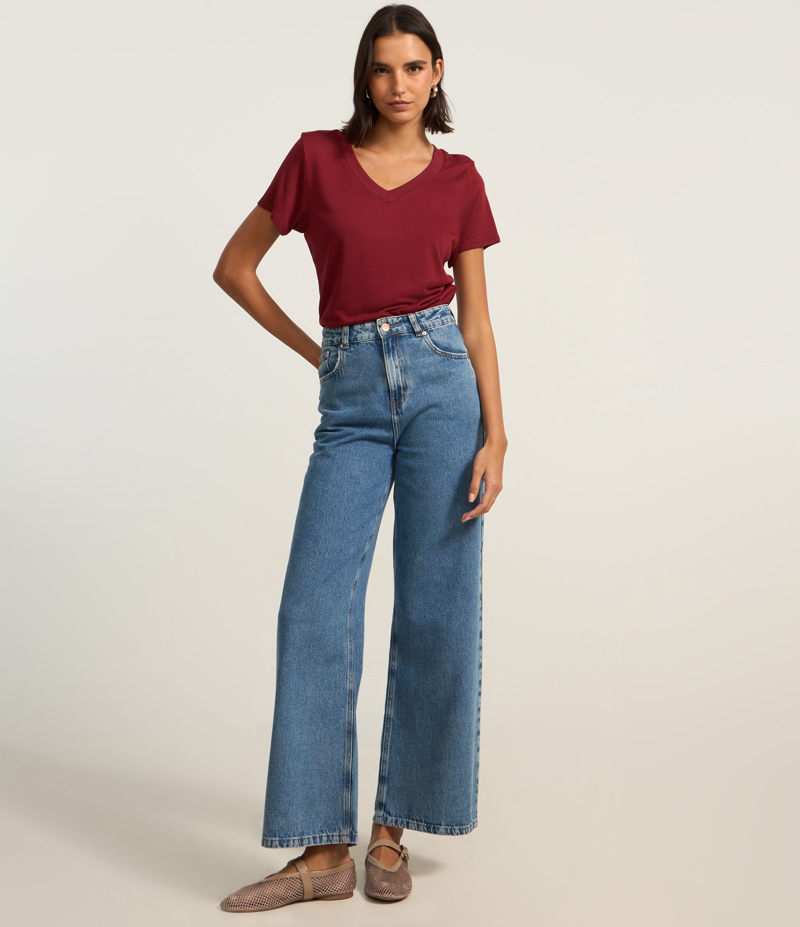 Blusa Básica em Viscose com Gola V em Ribana Bordô 2