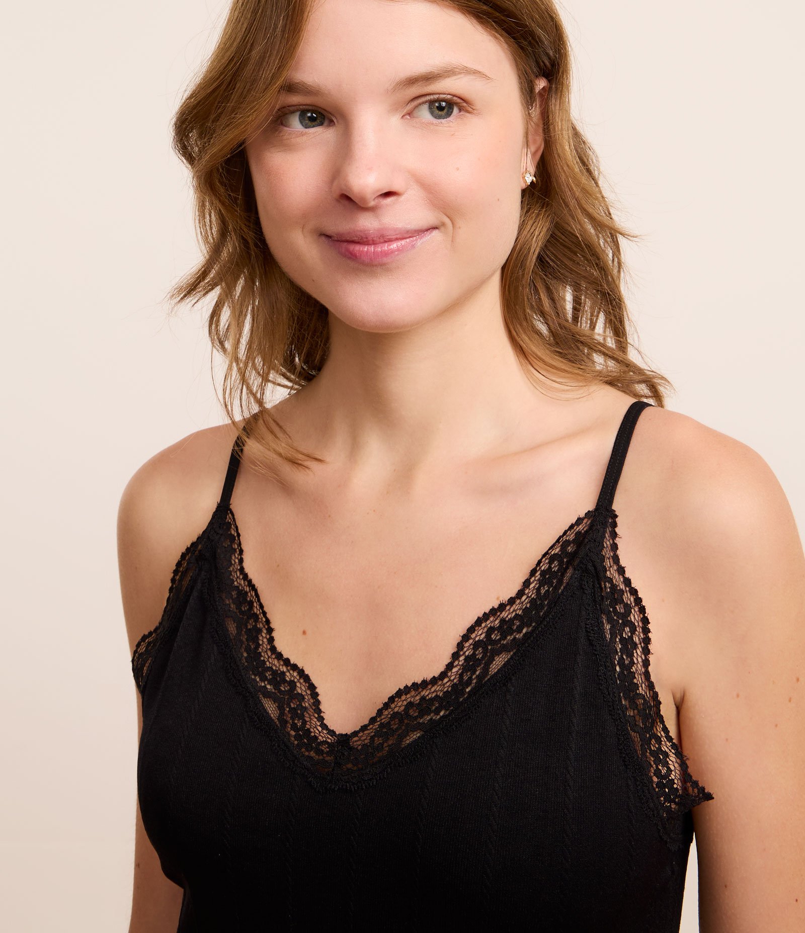 Blusa de Pijama Alcinha Seamless com Renda e Textura Trançada Preto 2