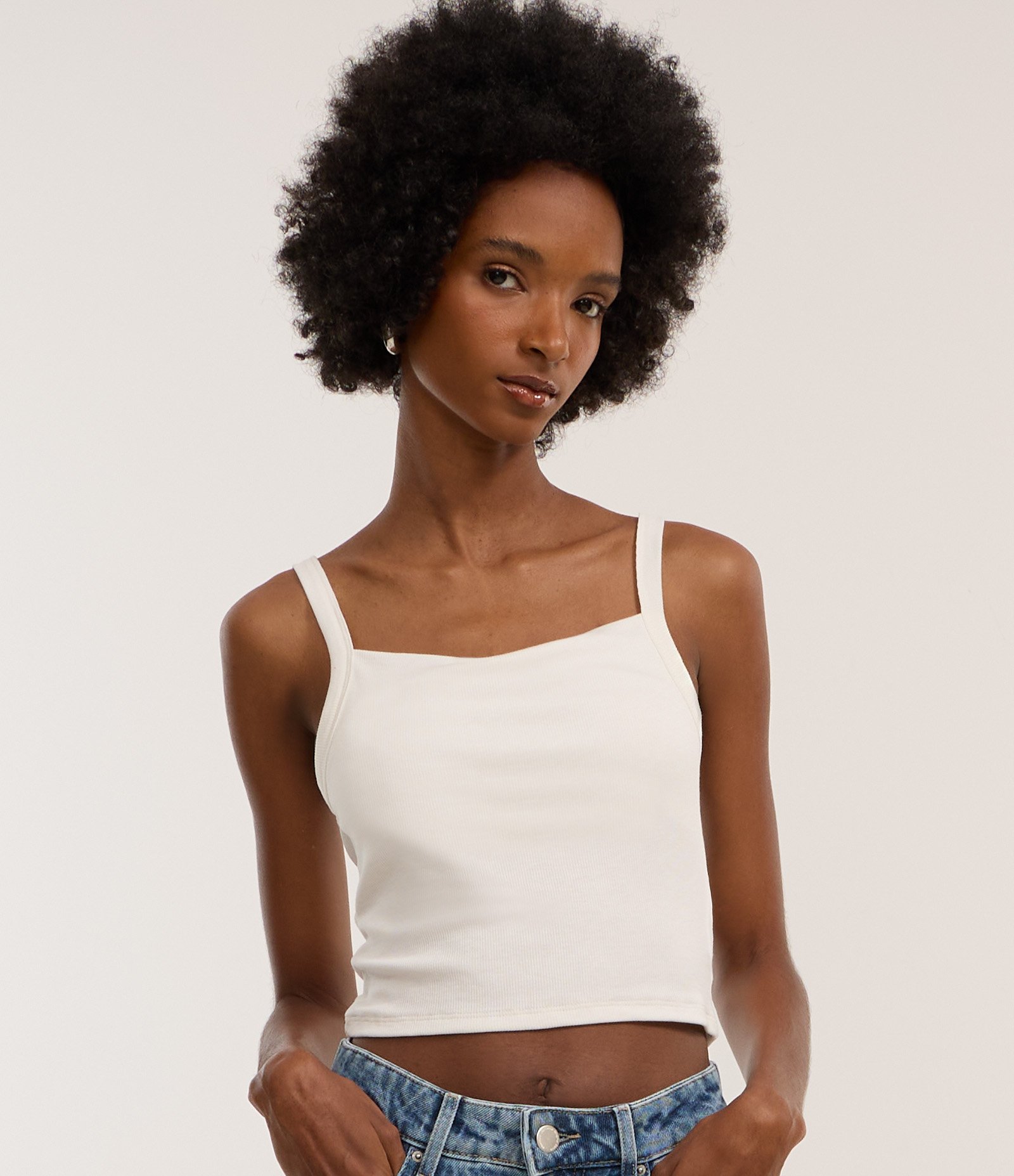 Blusa em Ribana com Alça Fina e Leve Textura Branco 1