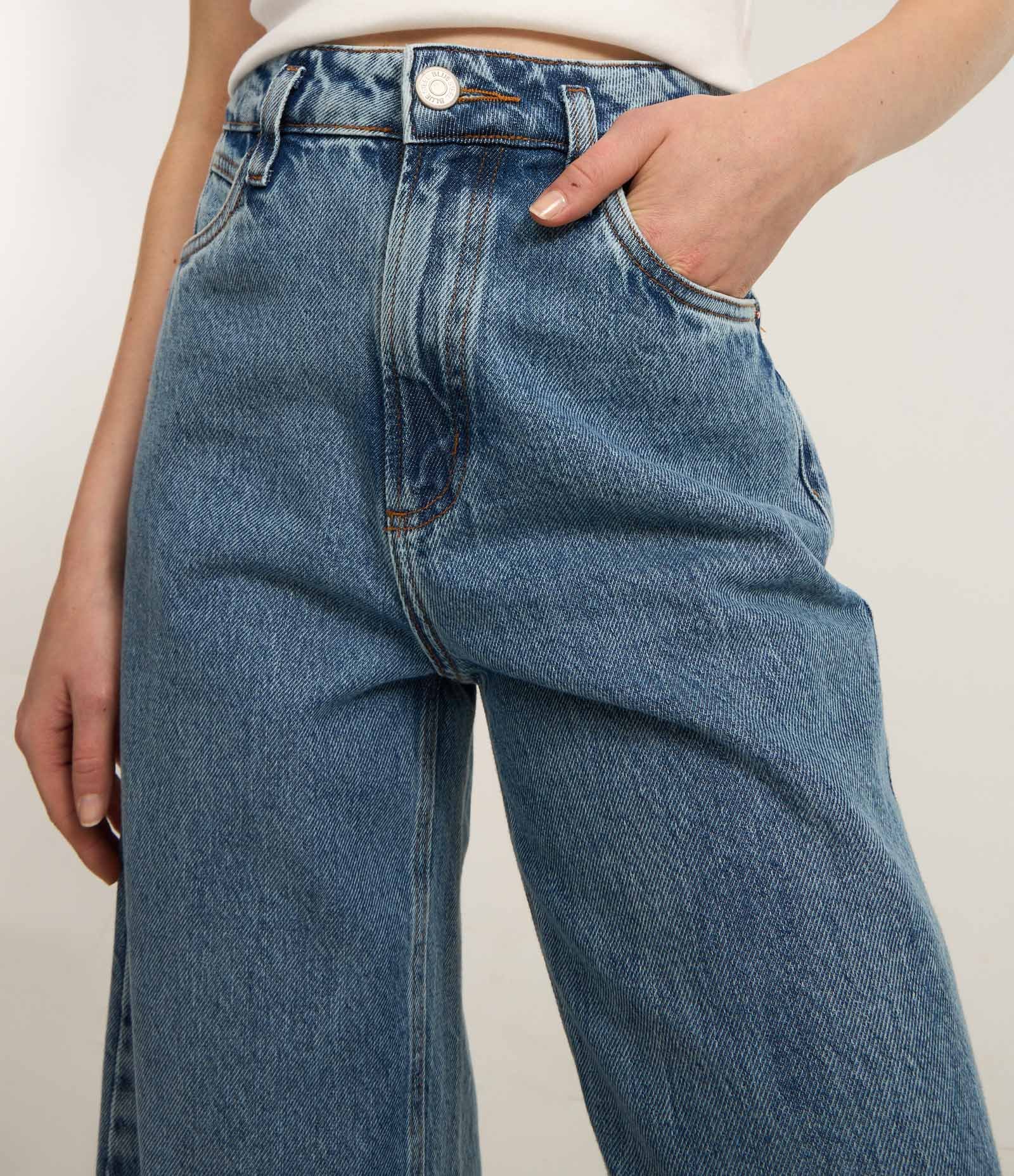 Calça Wide Leg em Jeans com Recorte na Pala Azul Médio 4