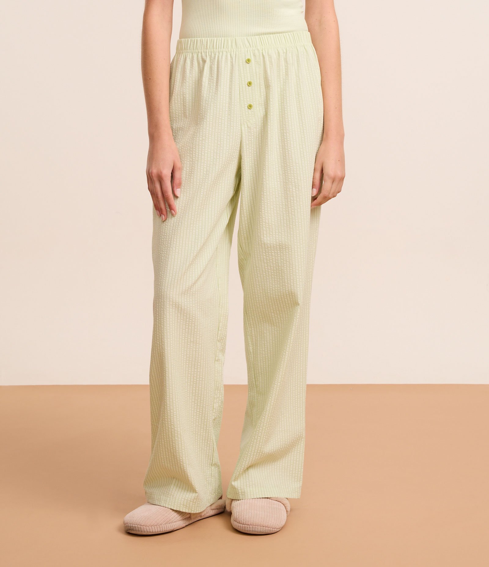 Calça de Pijama em Ana Ruga Listrada com Detalhe Botões Verde 2