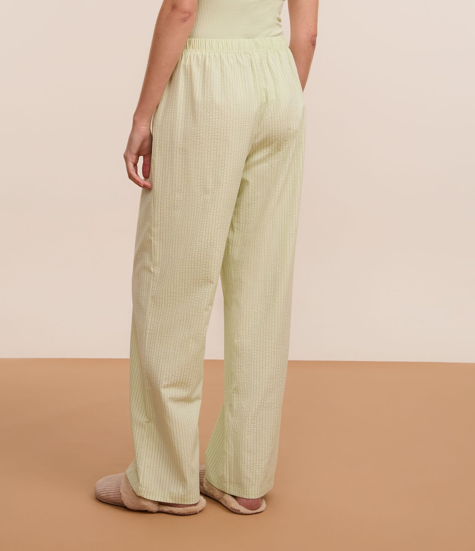 Calça de Pijama em Ana Ruga Listrada com Detalhe Botões Verde 4