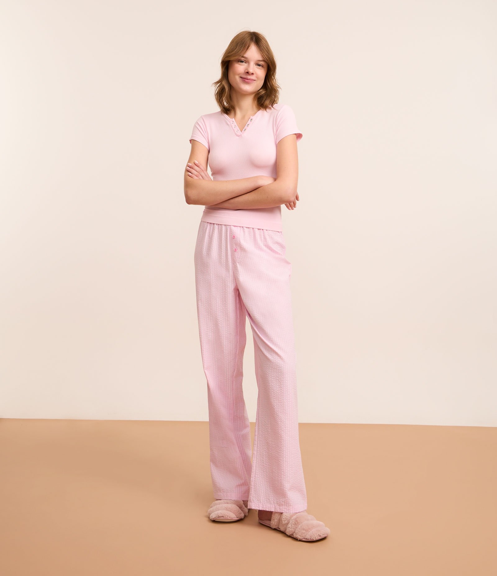 Calça de Pijama em Ana Ruga Listrada com Detalhe Botões Rosa 1