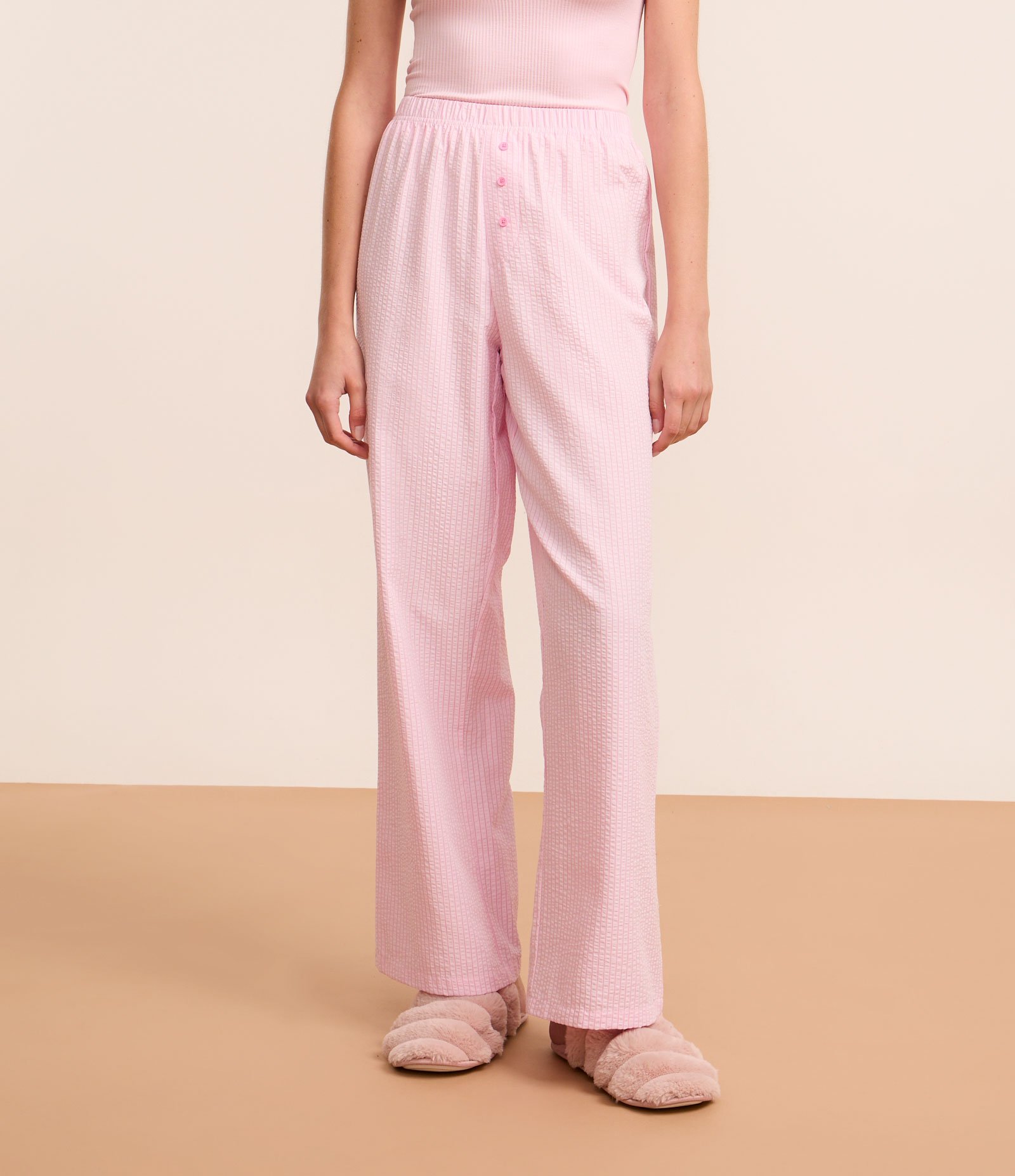 Calça de Pijama em Ana Ruga Listrada com Detalhe Botões Rosa 2