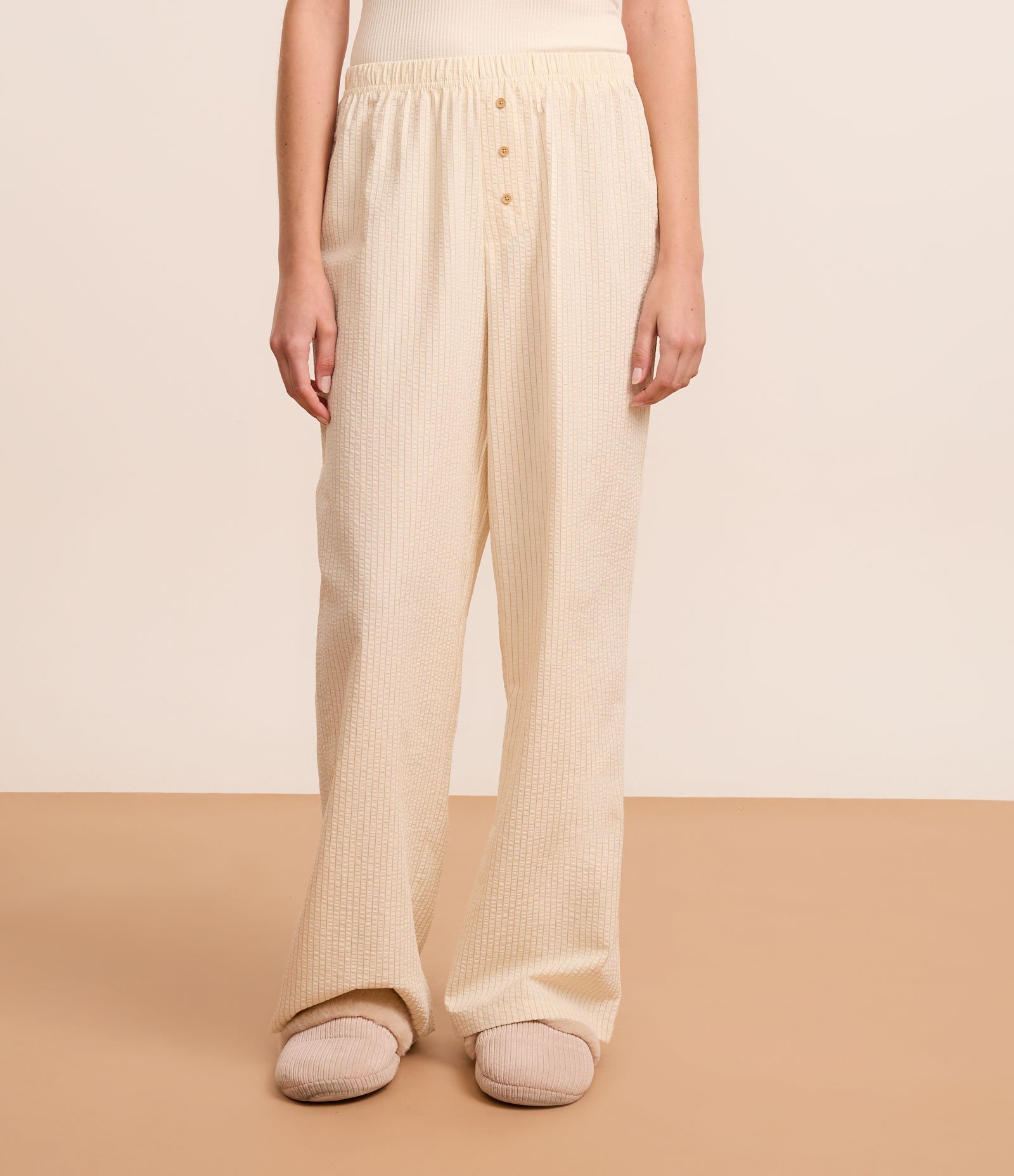 Calça de Pijama em Ana Ruga Listrada com Detalhe Botões Amarelo 2