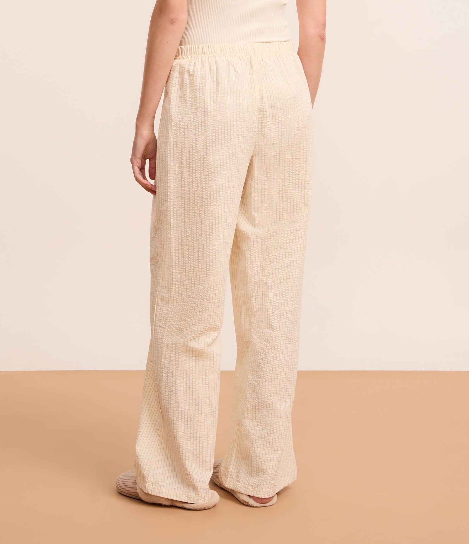 Calça de Pijama em Ana Ruga Listrada com Detalhe Botões Amarelo 4