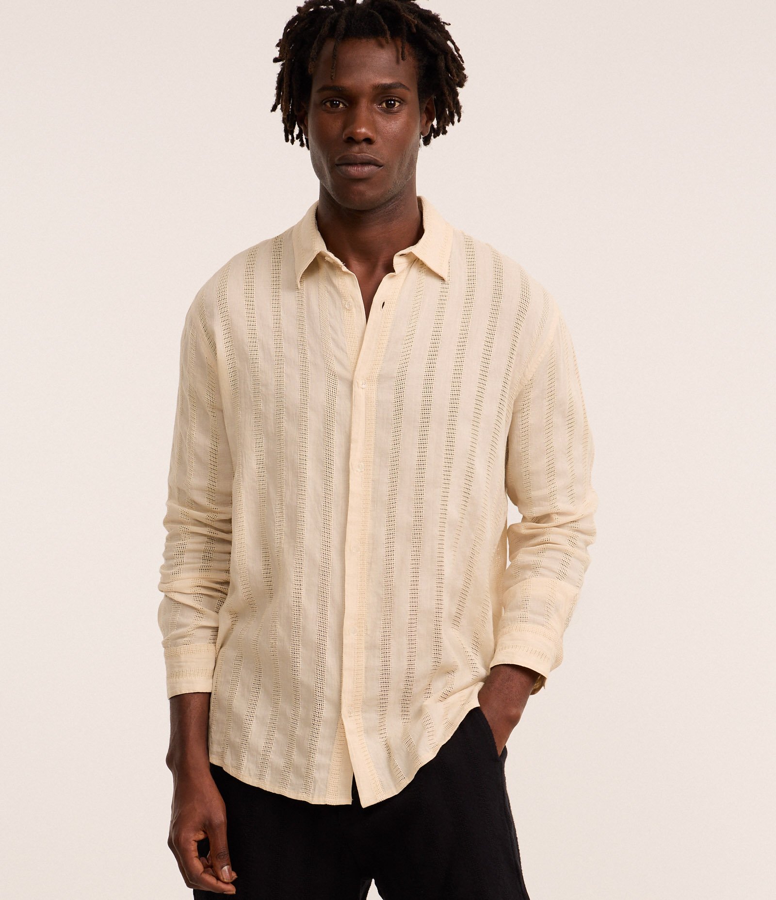 Camisa Regular em Algodão com Textura e Furinhos Bege 1