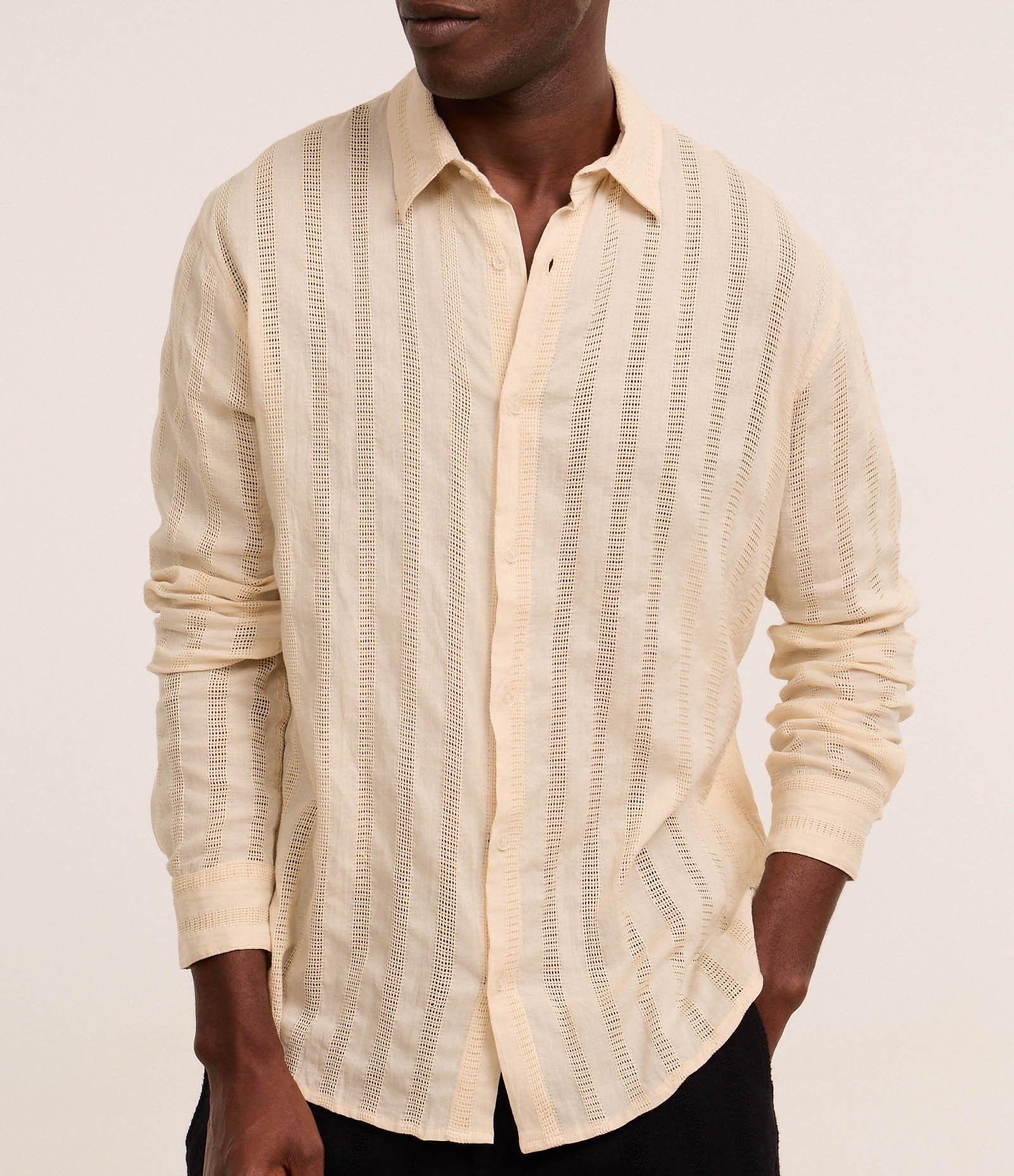 Camisa Regular em Algodão com Textura e Furinhos Bege 3