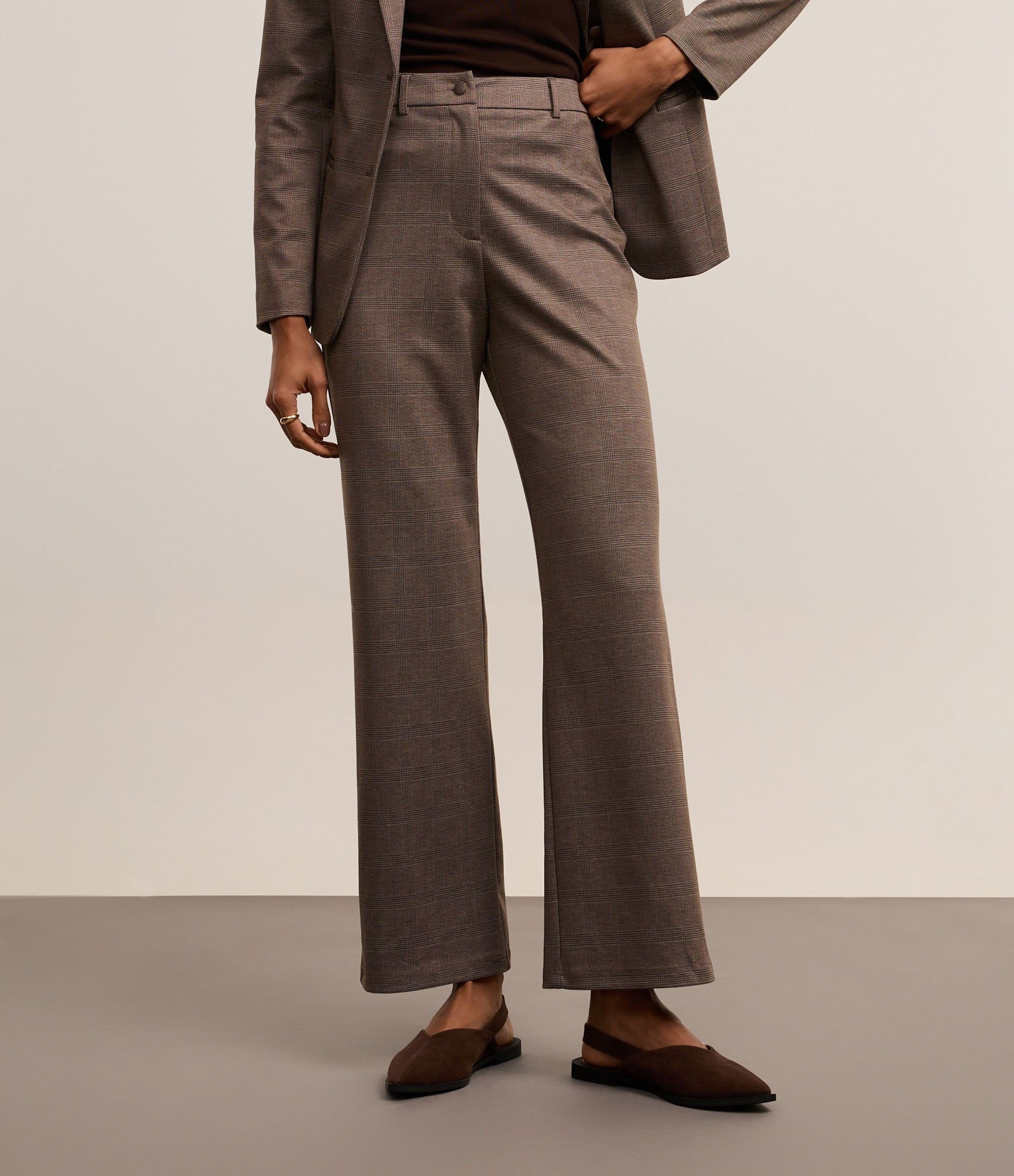 Calça Reta em Ponto Roma Xadrez com Cintura Baixa Cinza 3