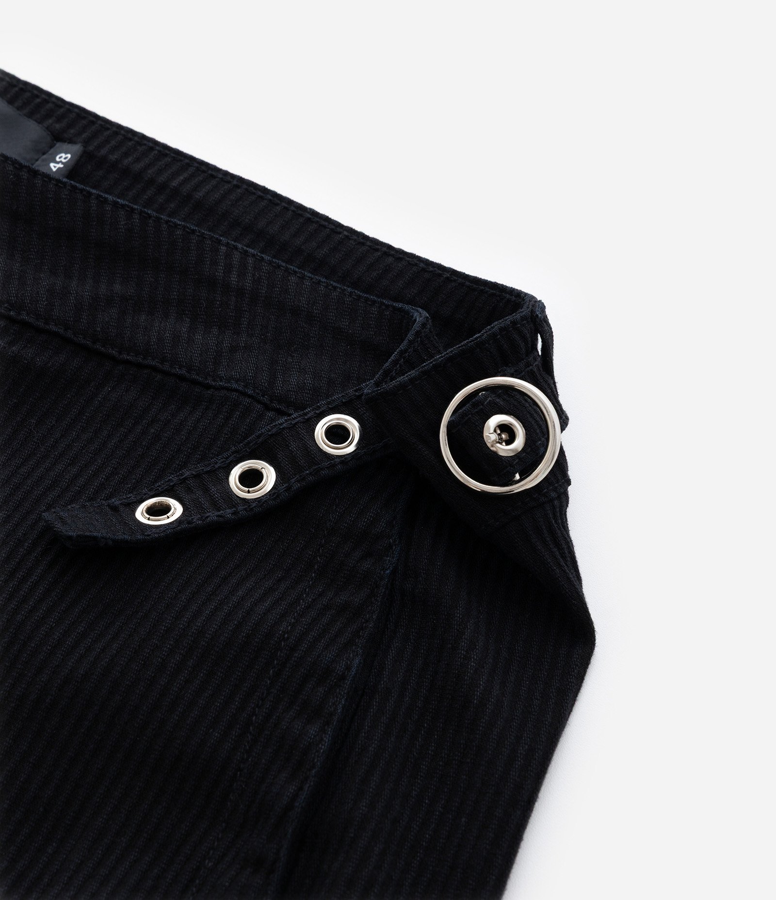 Calça Wide Leg em Sarja Cotelê com Fivelas Curve & Plus Size Preto 8