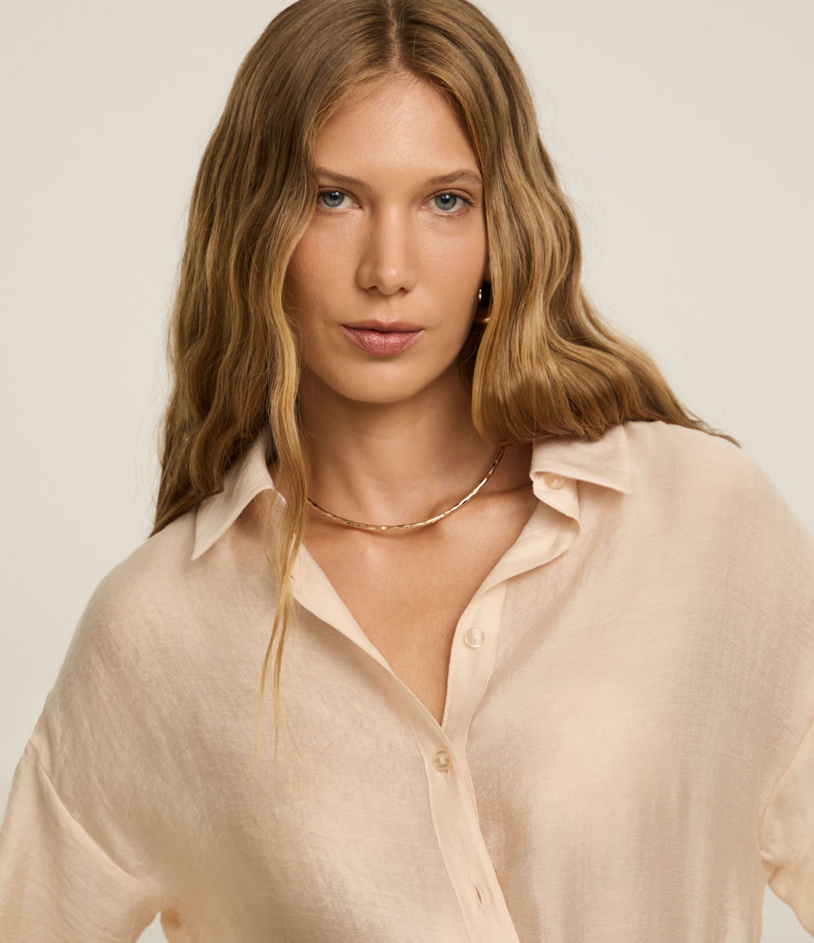 Camisa Alongada em Liocel com Cava Deslocada e Punho Largo Champanhe Rosé 4