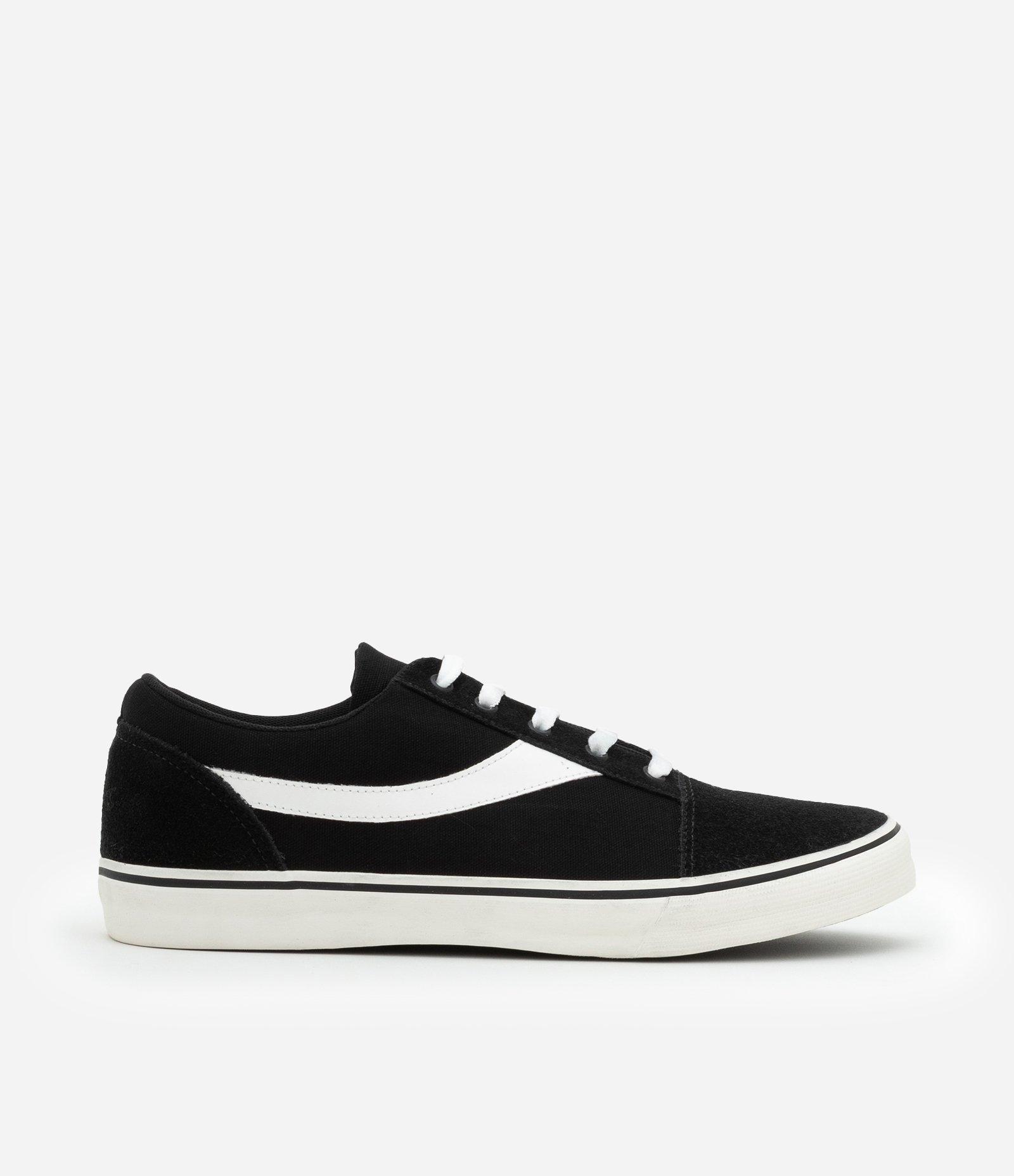 Tênis Skate em Material Sintético com Recorte Contrastantes Preto 1