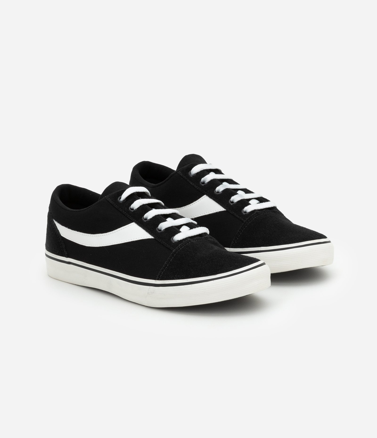 Tênis Skate em Material Sintético com Recorte Contrastantes Preto 2