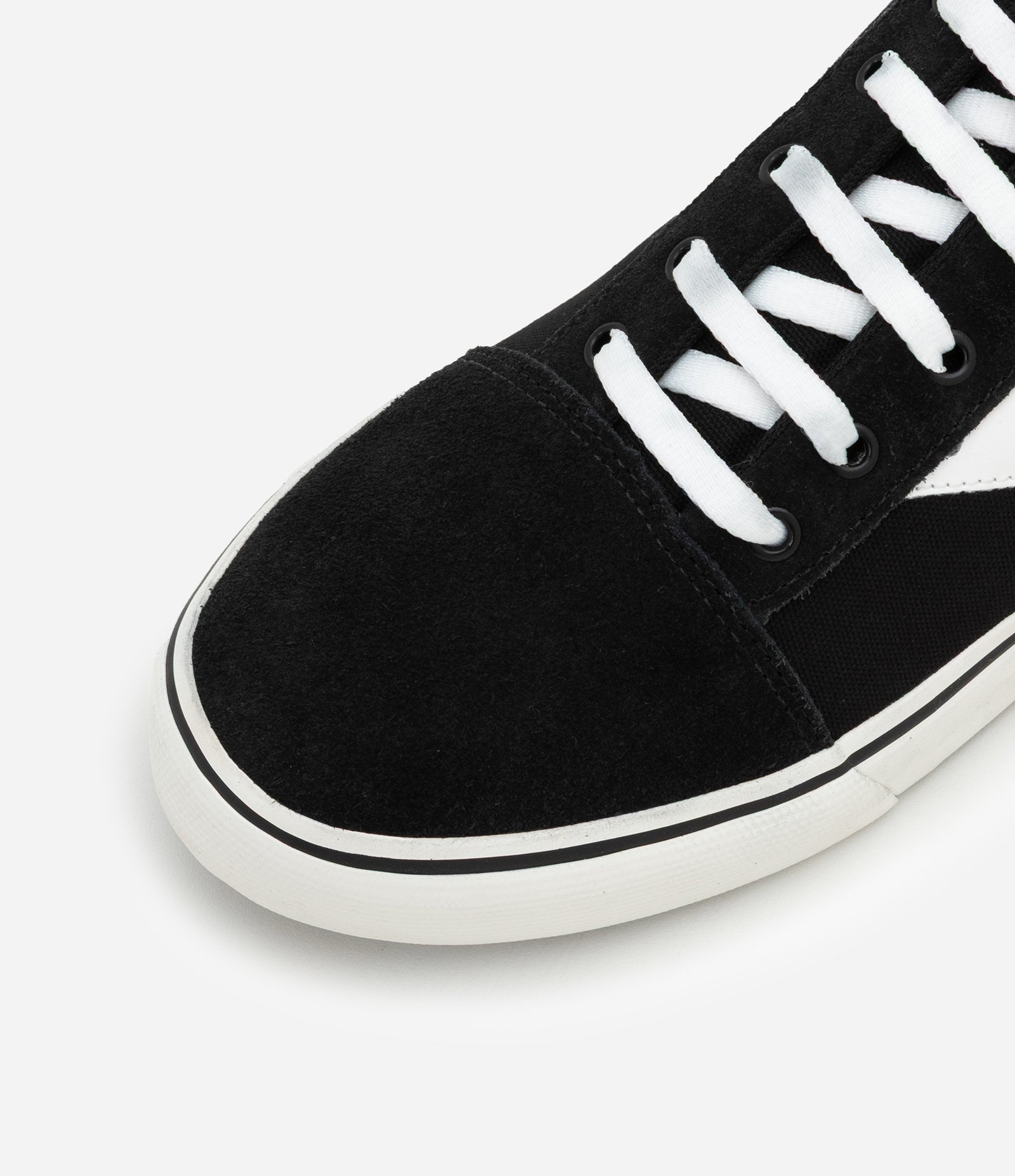 Tênis Skate em Material Sintético com Recorte Contrastantes Preto 4