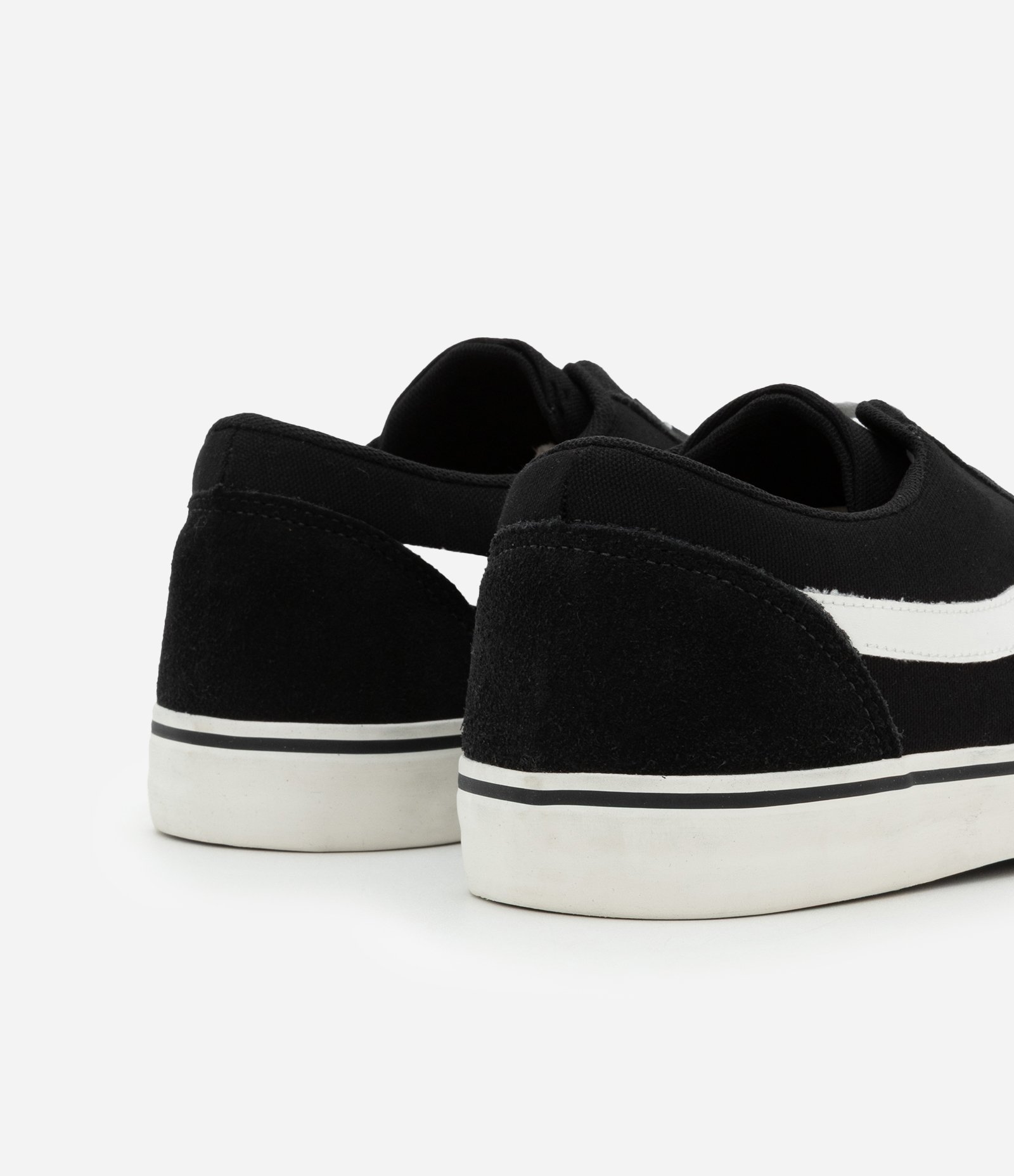 Tênis Skate em Material Sintético com Recorte Contrastantes Preto 5