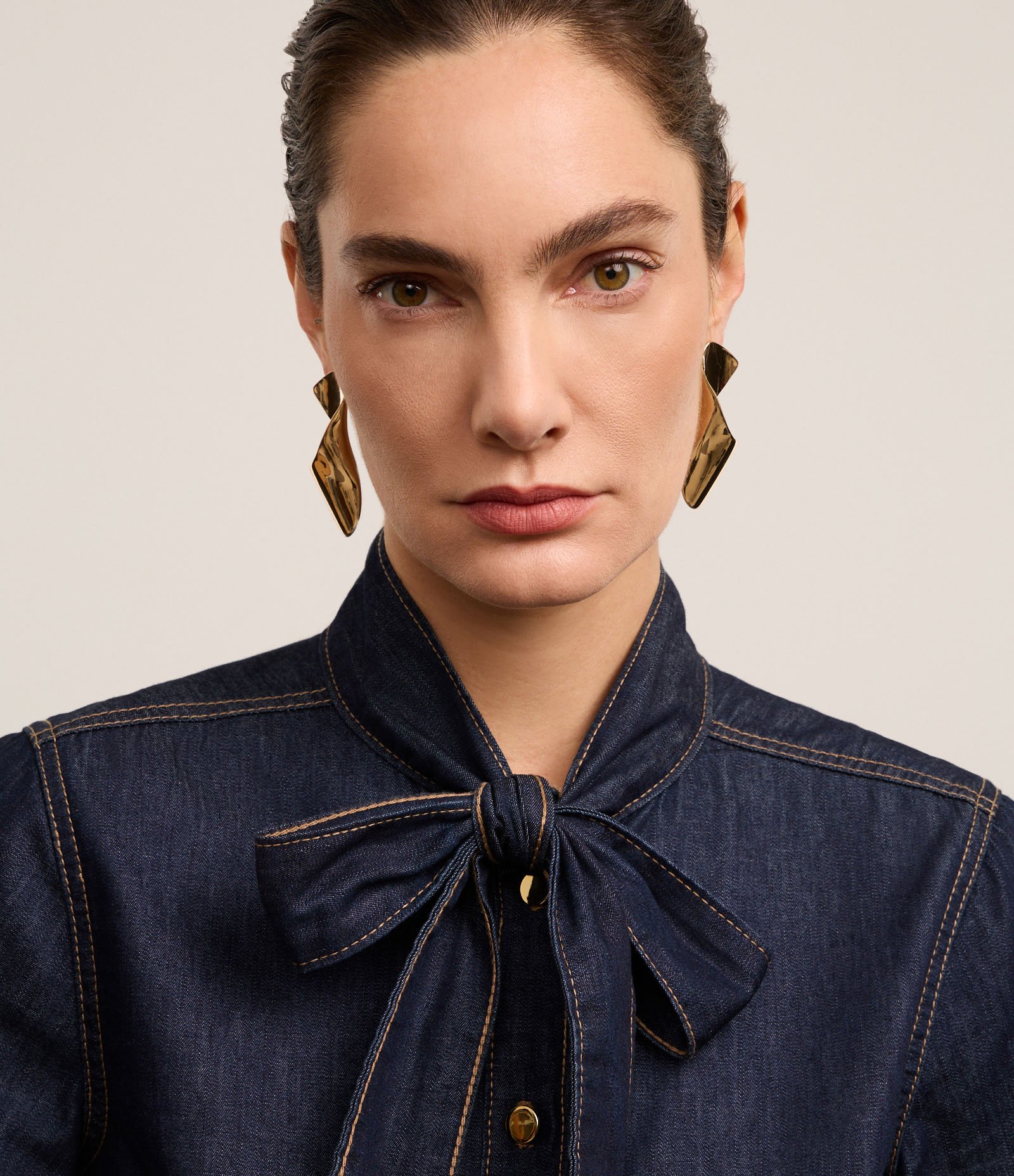 Camisa em Jeans com Laço na Gola e Botões Azul 4