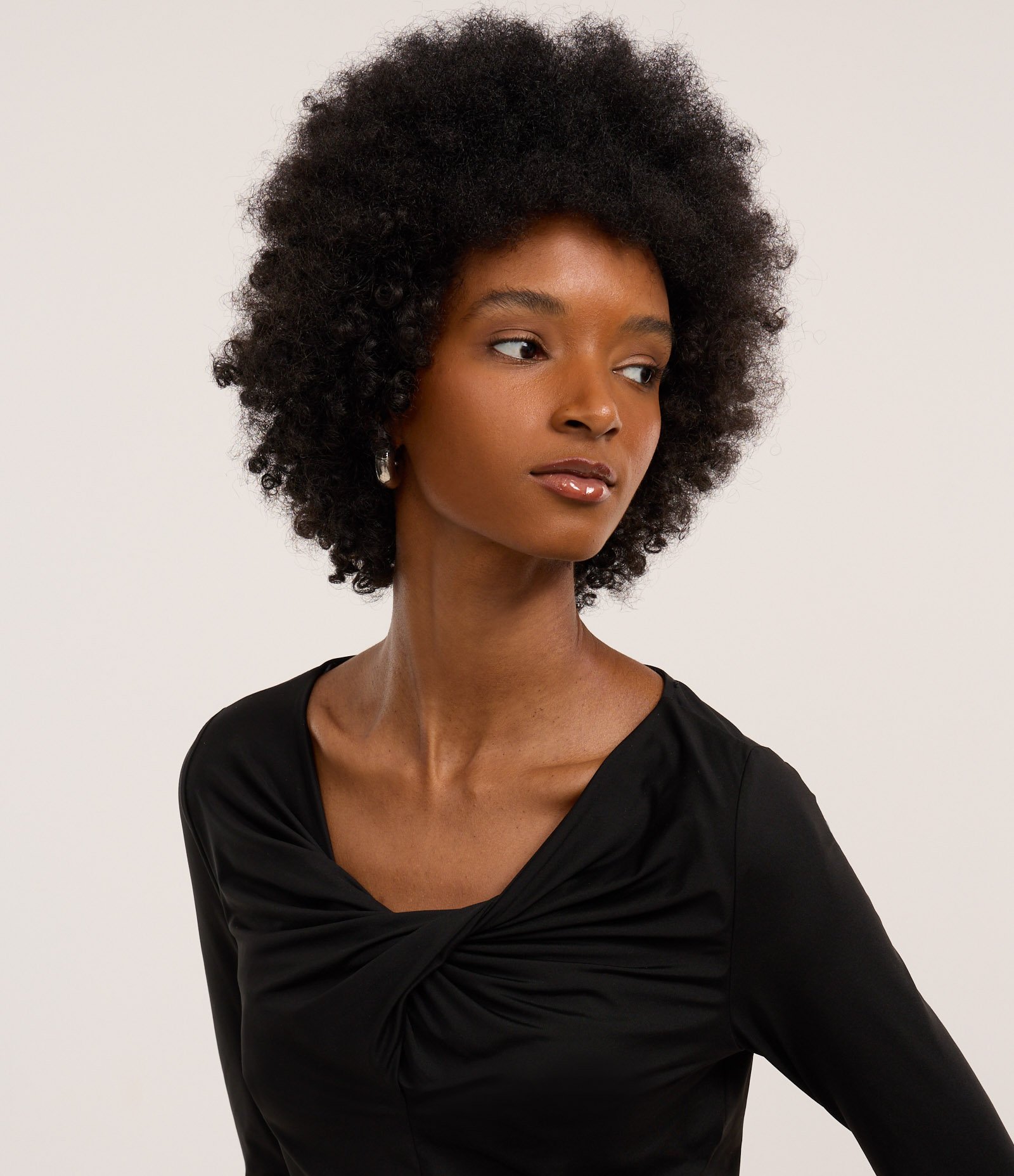 Blusa em Helanca com Torcidinho na Gola Preto 3