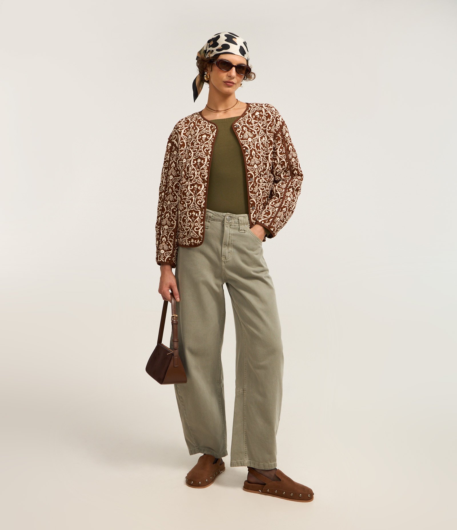 Calça Barrel em Sarja com Passantes no Cós Verde 1