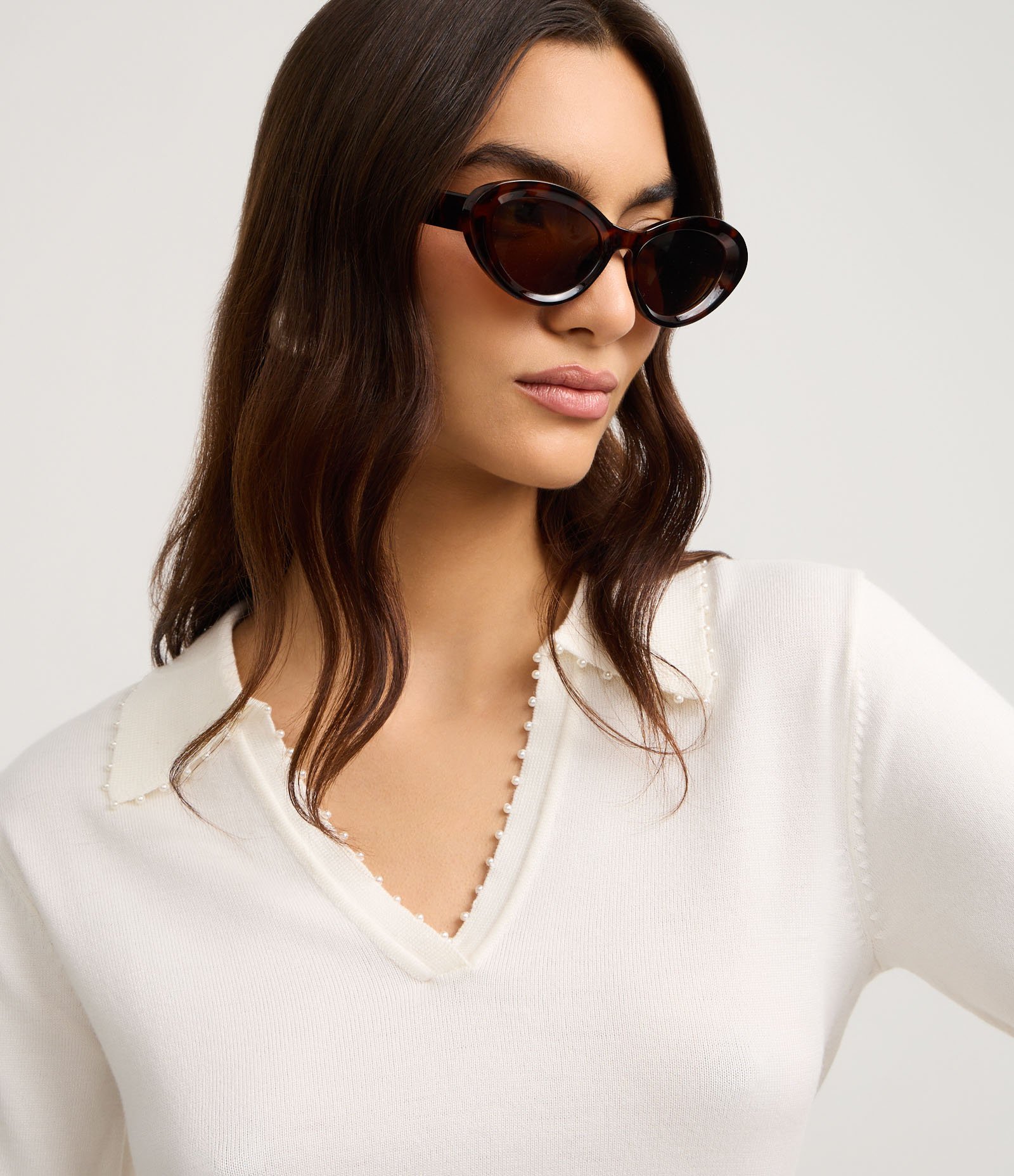 Blusa Polo em Tricô com Mini Pérolas no Decote V Off White 3