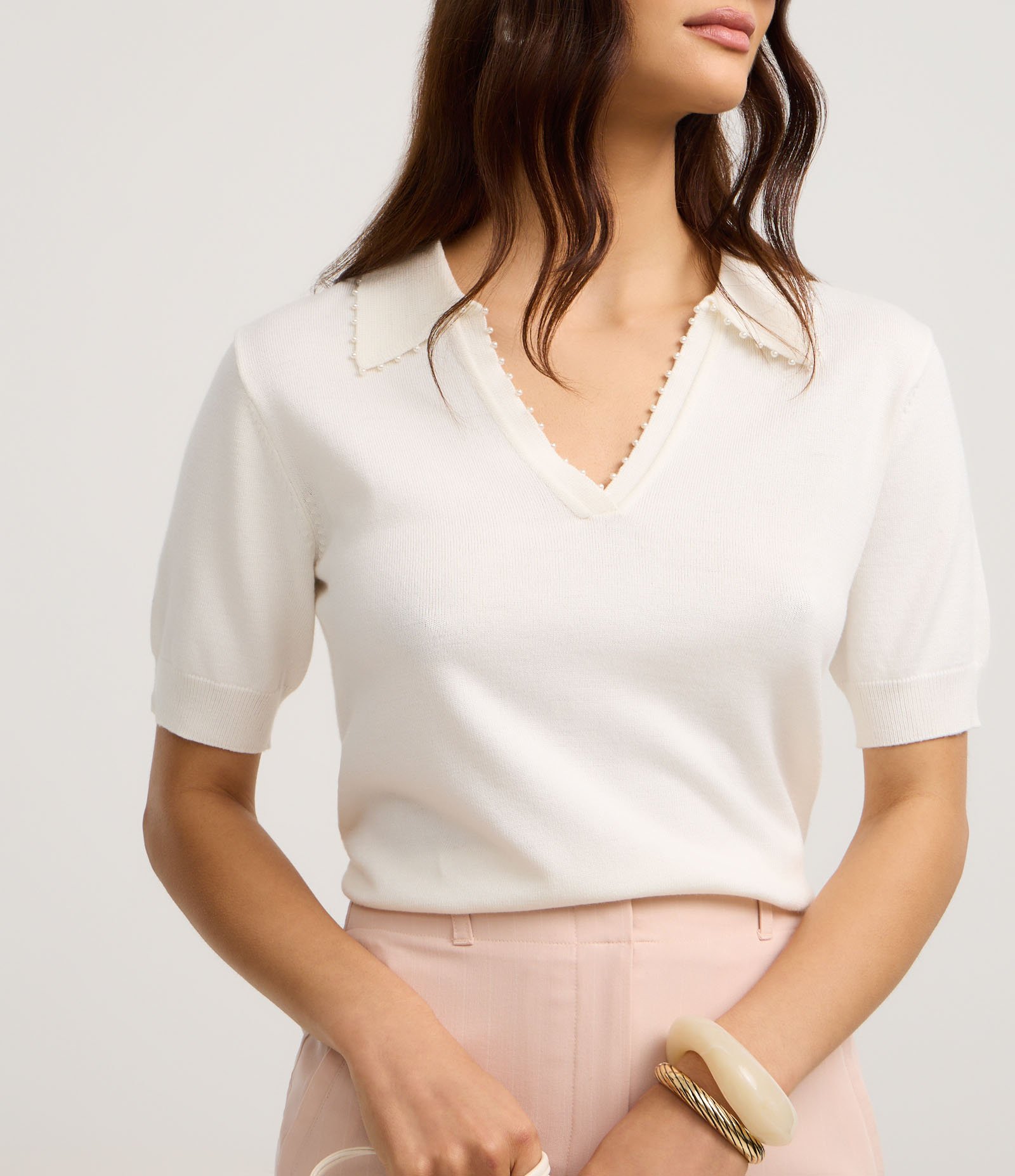 Blusa Polo em Tricô com Mini Pérolas no Decote V Off White 4