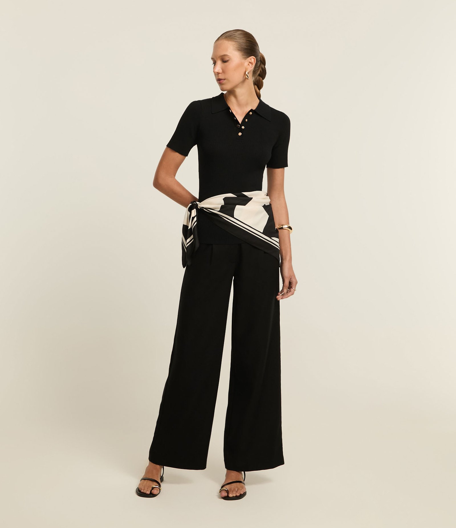 Blusa Canelada em Tricô com Gola Polo Preto 2