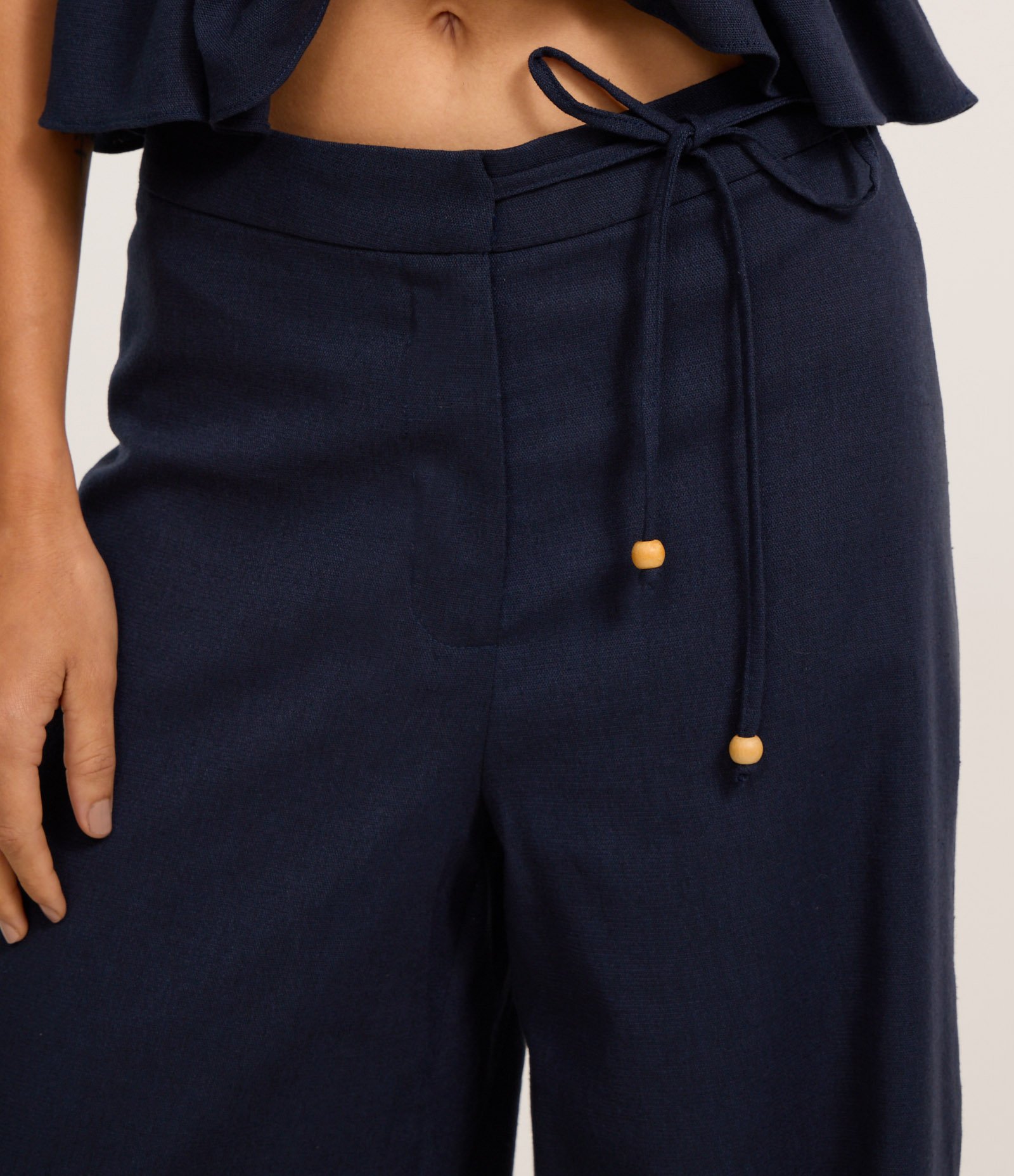 Calça Reta em Viscose e Linho com Amarração Lateral Azul Escuro 4