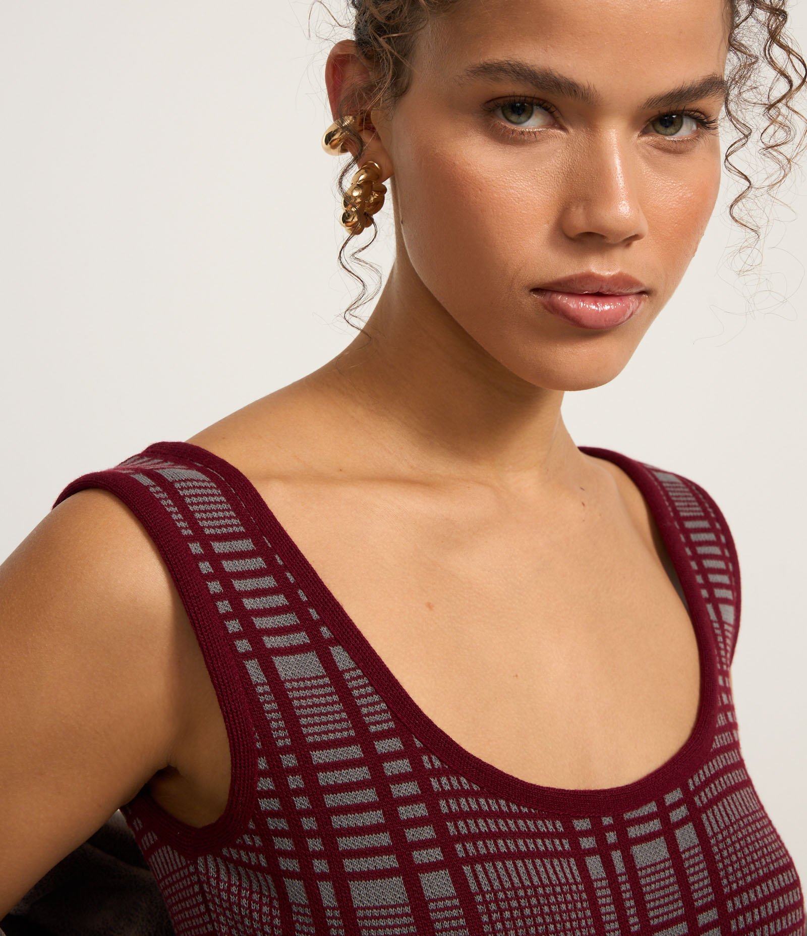 Vestido Curto em Tricô Xadrez com Alça Larga Marrom 4