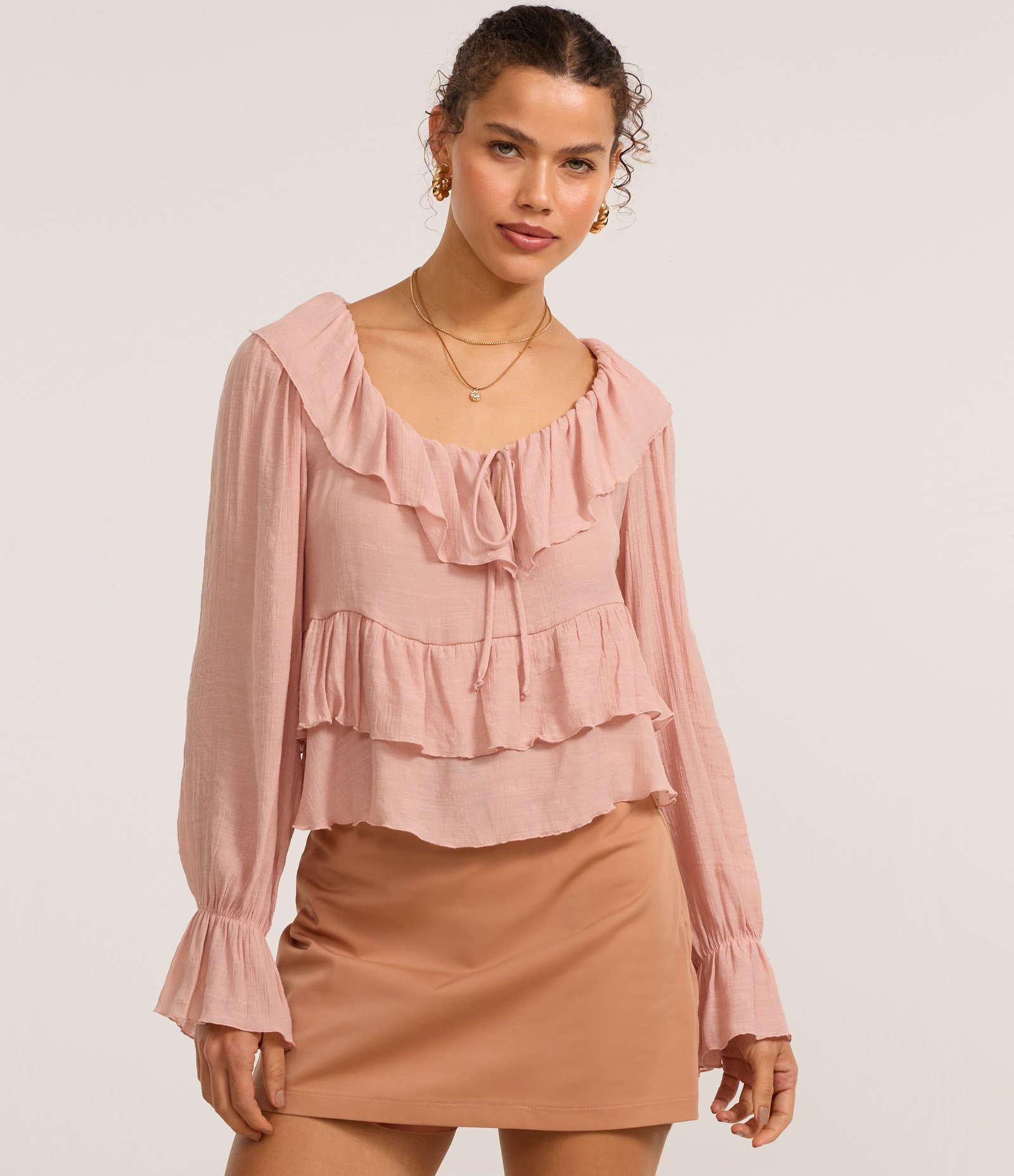 Blusa Bata em Chiffon com Amarração e Babados Rosa 3