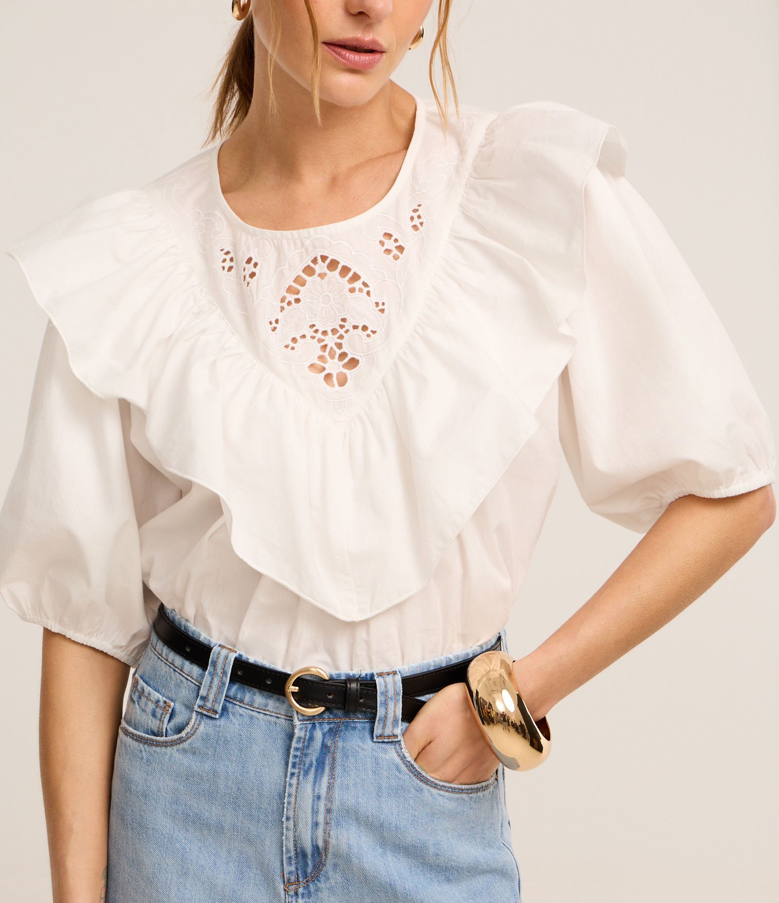 Blusa em Tricoline com Detalhe de Laise e Mangas Bufantes Branco 4