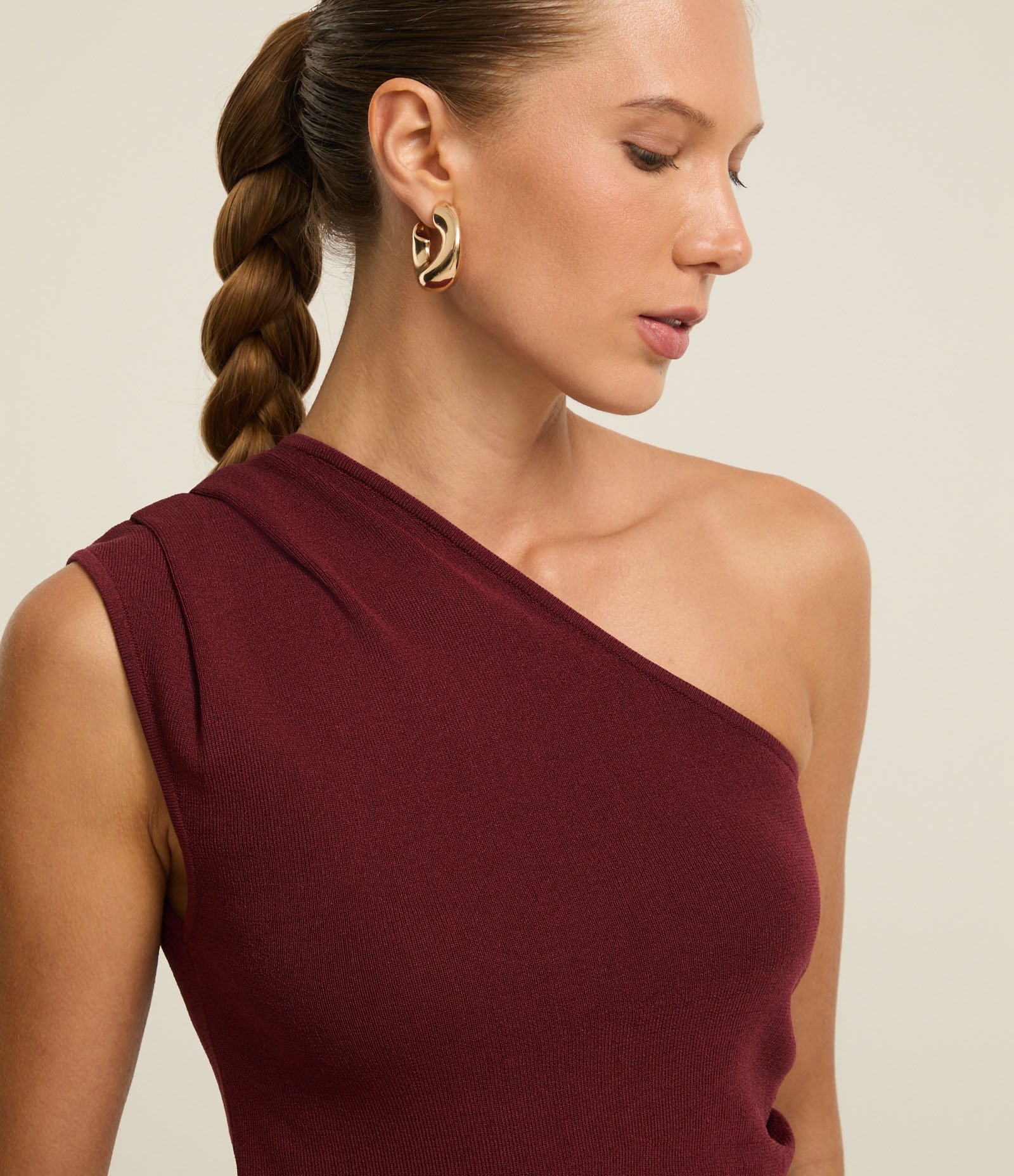 Blusa Ombro Só em Tricô com Franzidos na Alça Larga Bordô 4