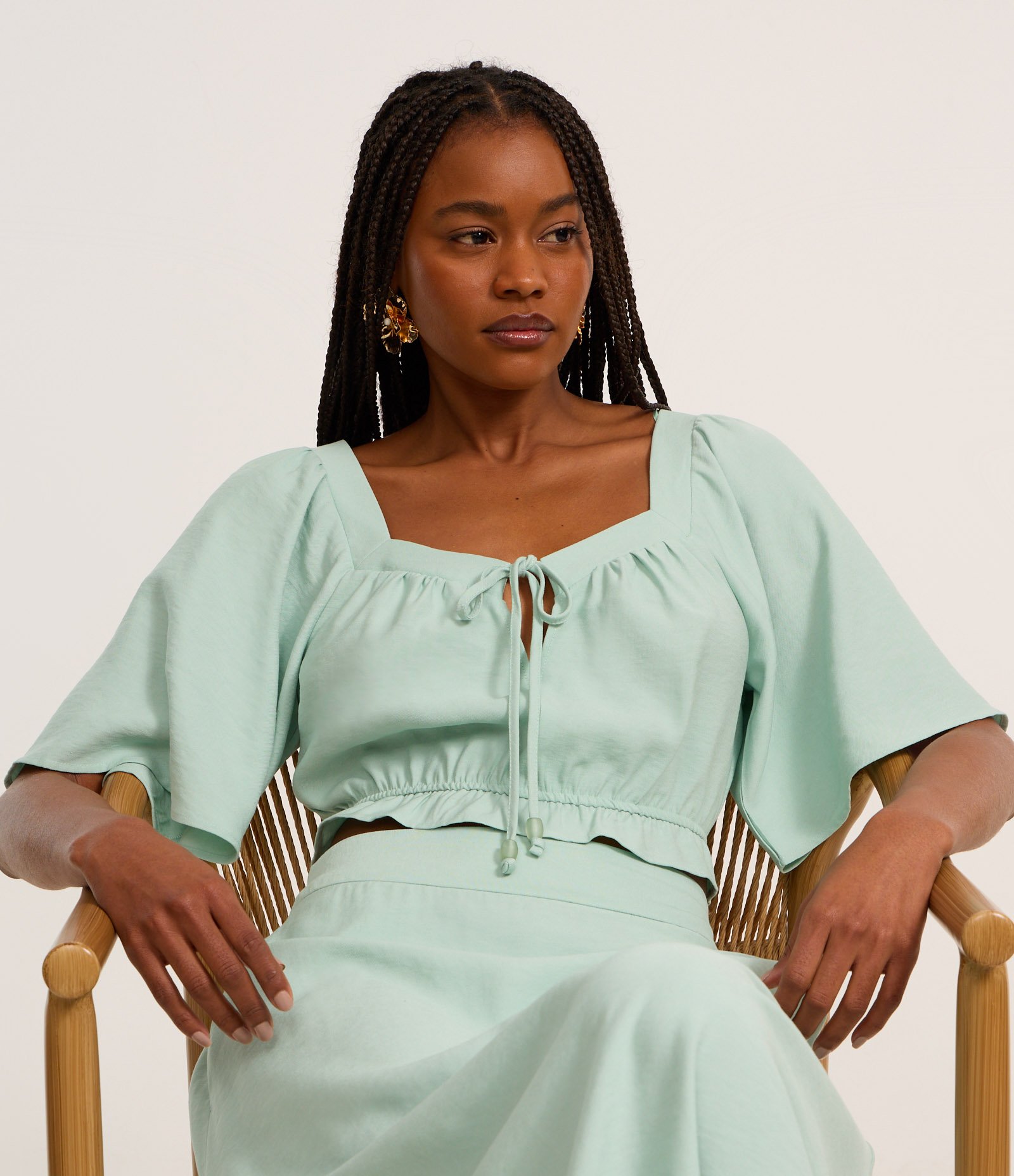 Blusa Cropped em Viscose com Amarração e Manga Godê Verde 1