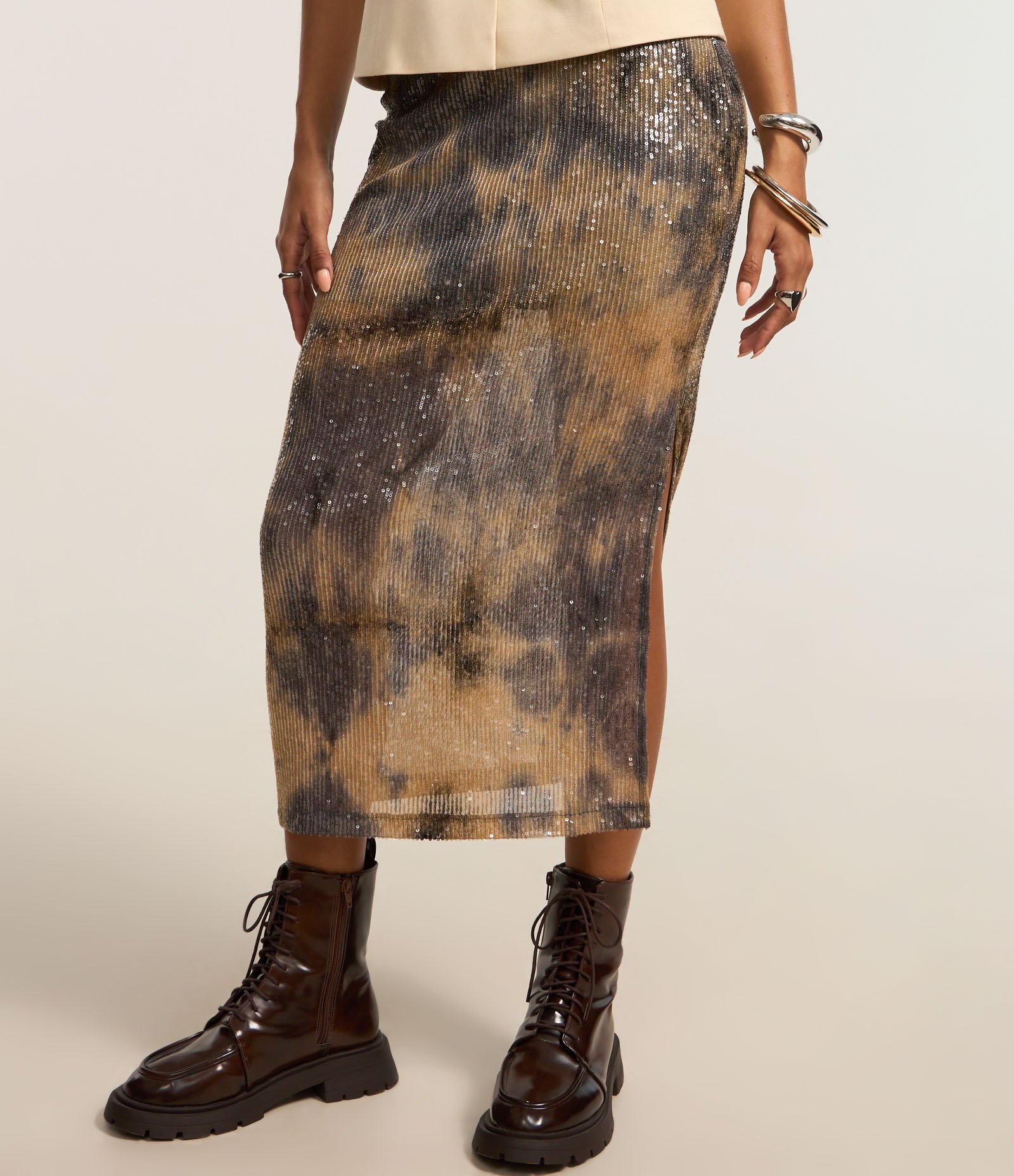 Saia Midi em Paetê com Estampa Abstrata Marrom 2