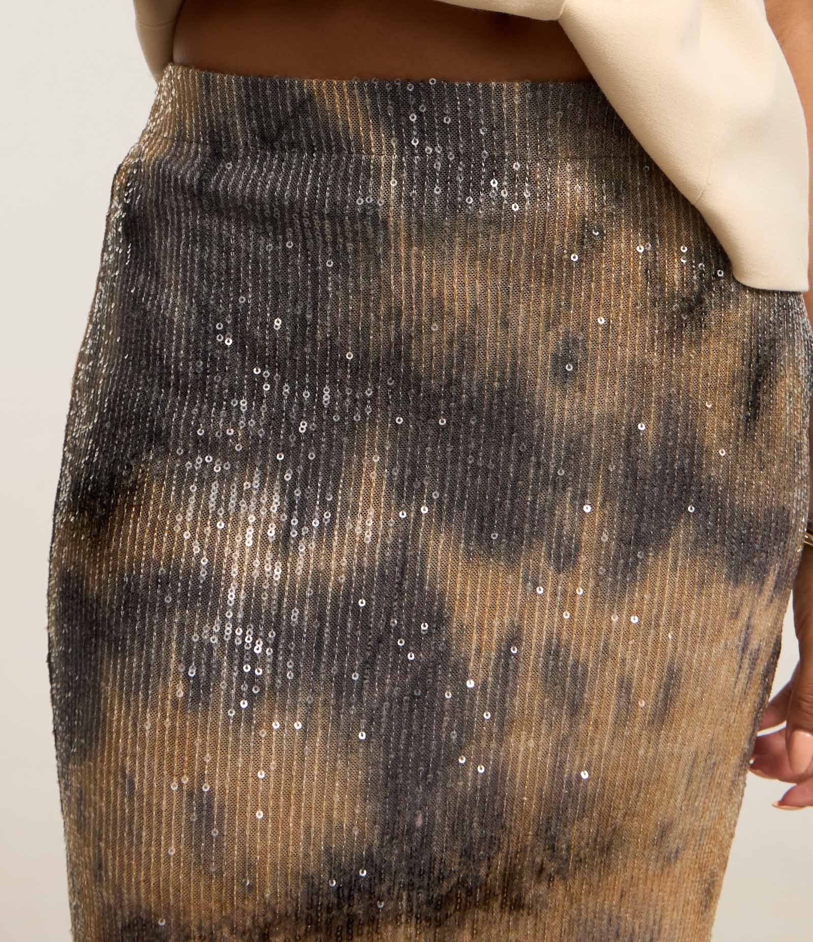 Saia Midi em Paetê com Estampa Abstrata Marrom 3