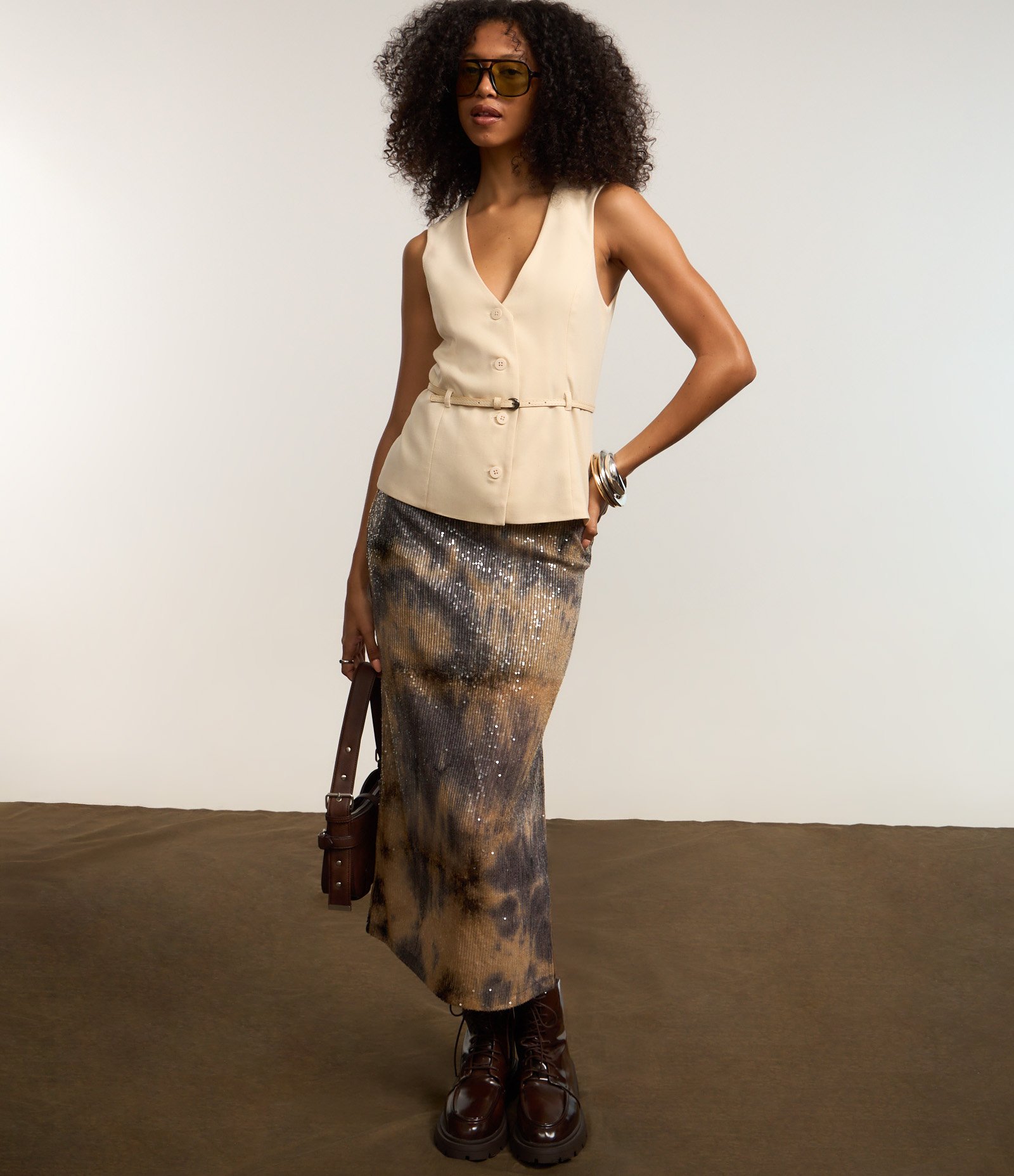 Saia Midi em Paetê com Estampa Abstrata Marrom 4