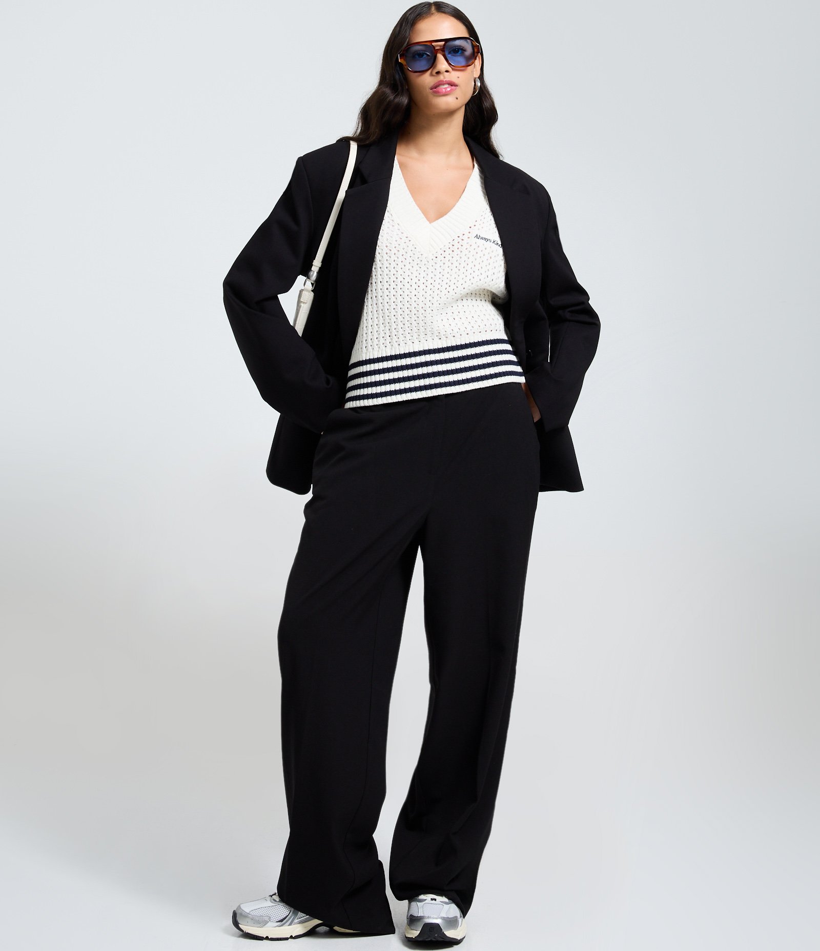 Calça Pantalona em Alfaiataria com Bolso Faca Preto 2