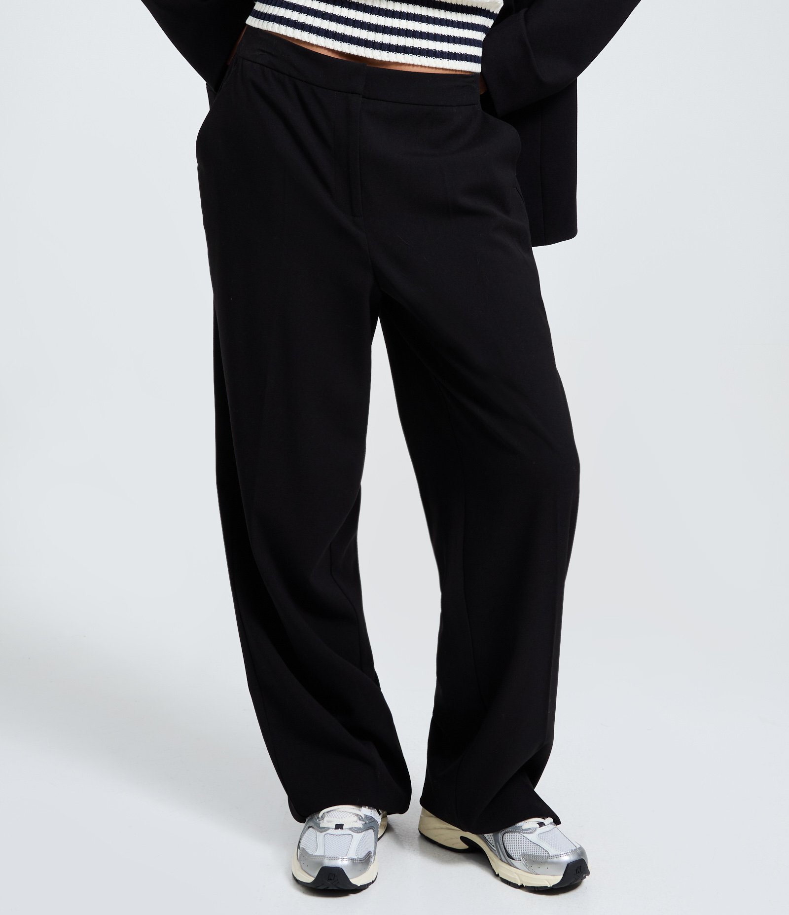 Calça Pantalona em Alfaiataria com Bolso Faca Preto 3