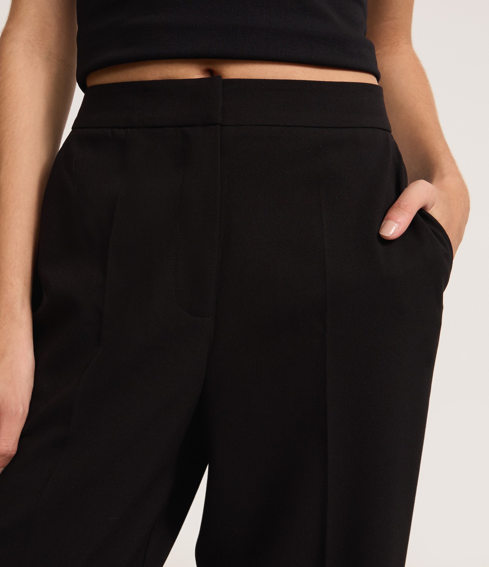 Calça Reta em Alfaiataria com Bolso Faca Preto 4