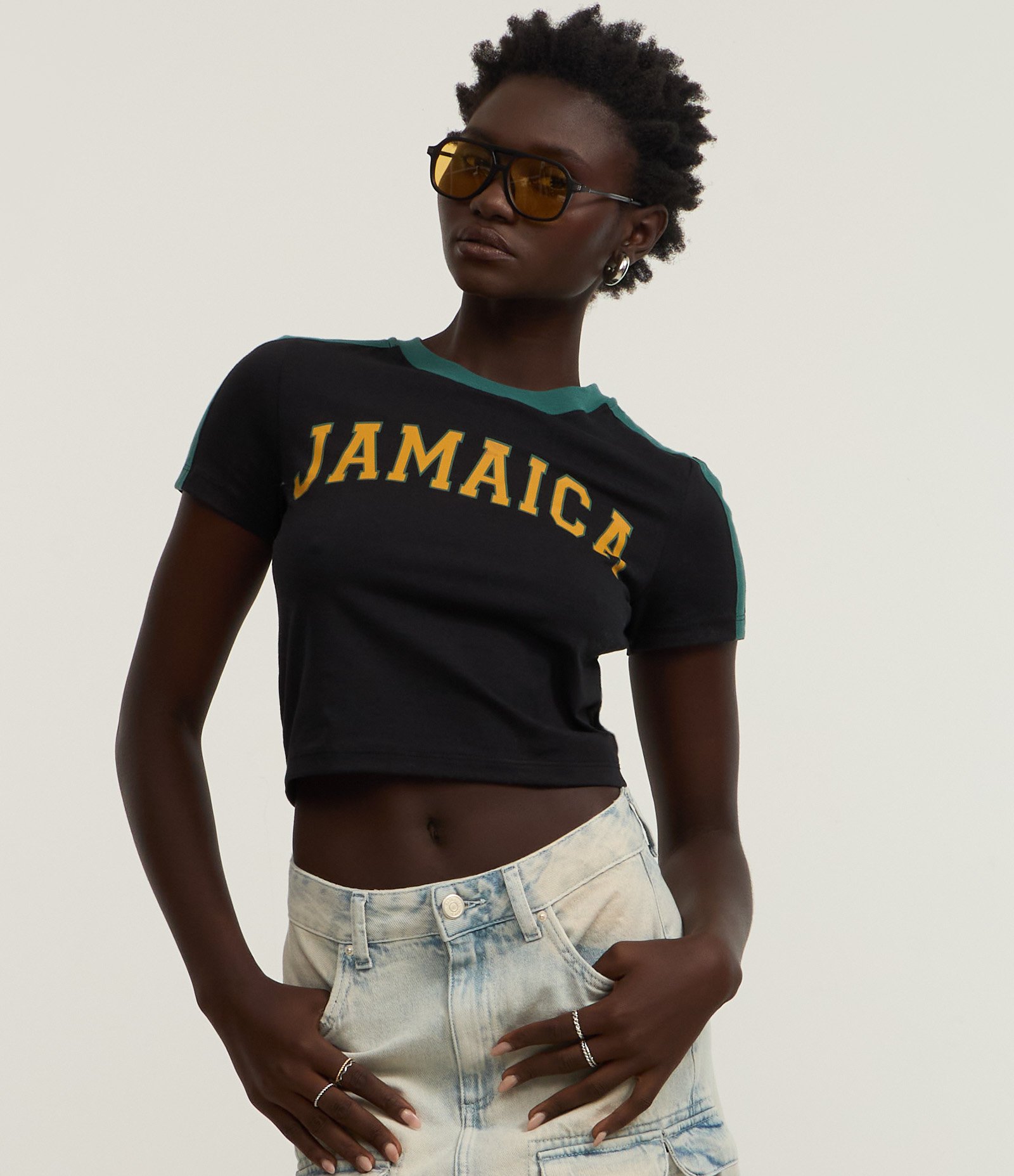 Camiseta em Algodão com Detalhes Contrastantes e Estampa Jamaica Preto 3