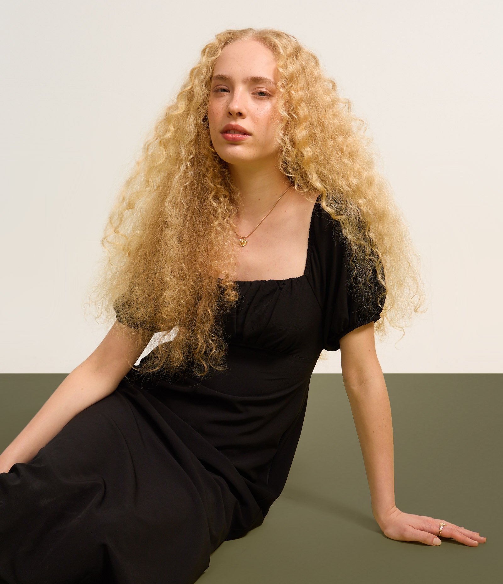 Vestido Long Midi em Crepe com Manga Curta Bufante Preto 6