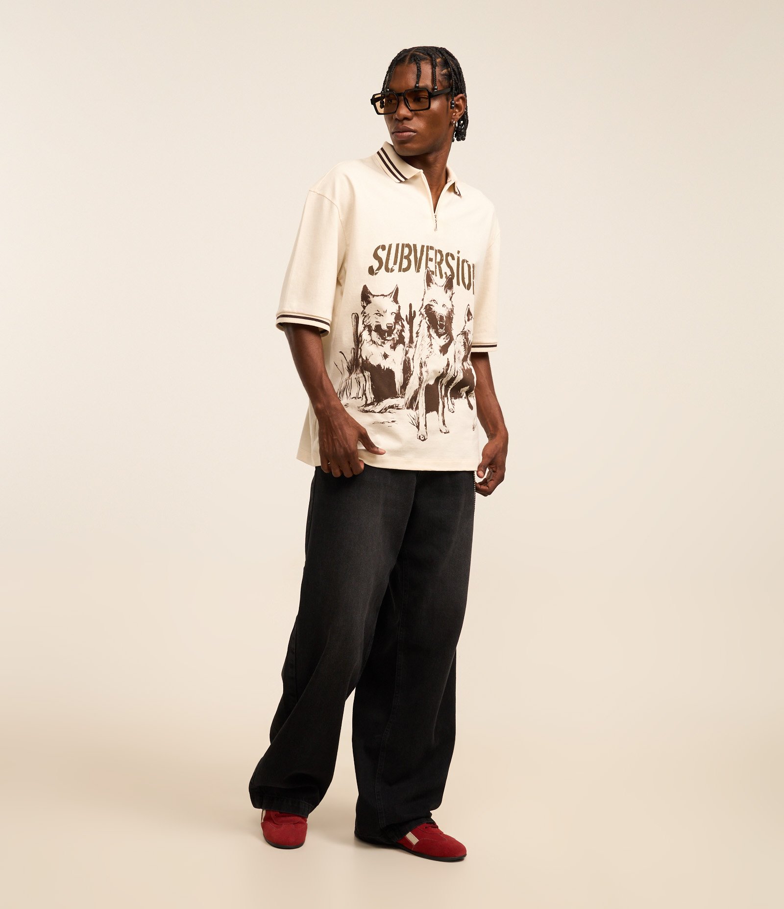 Camisa Oversized Gola Polo com Zíper em Algodão com Estampa de Lobos "Subversion" Bege 2