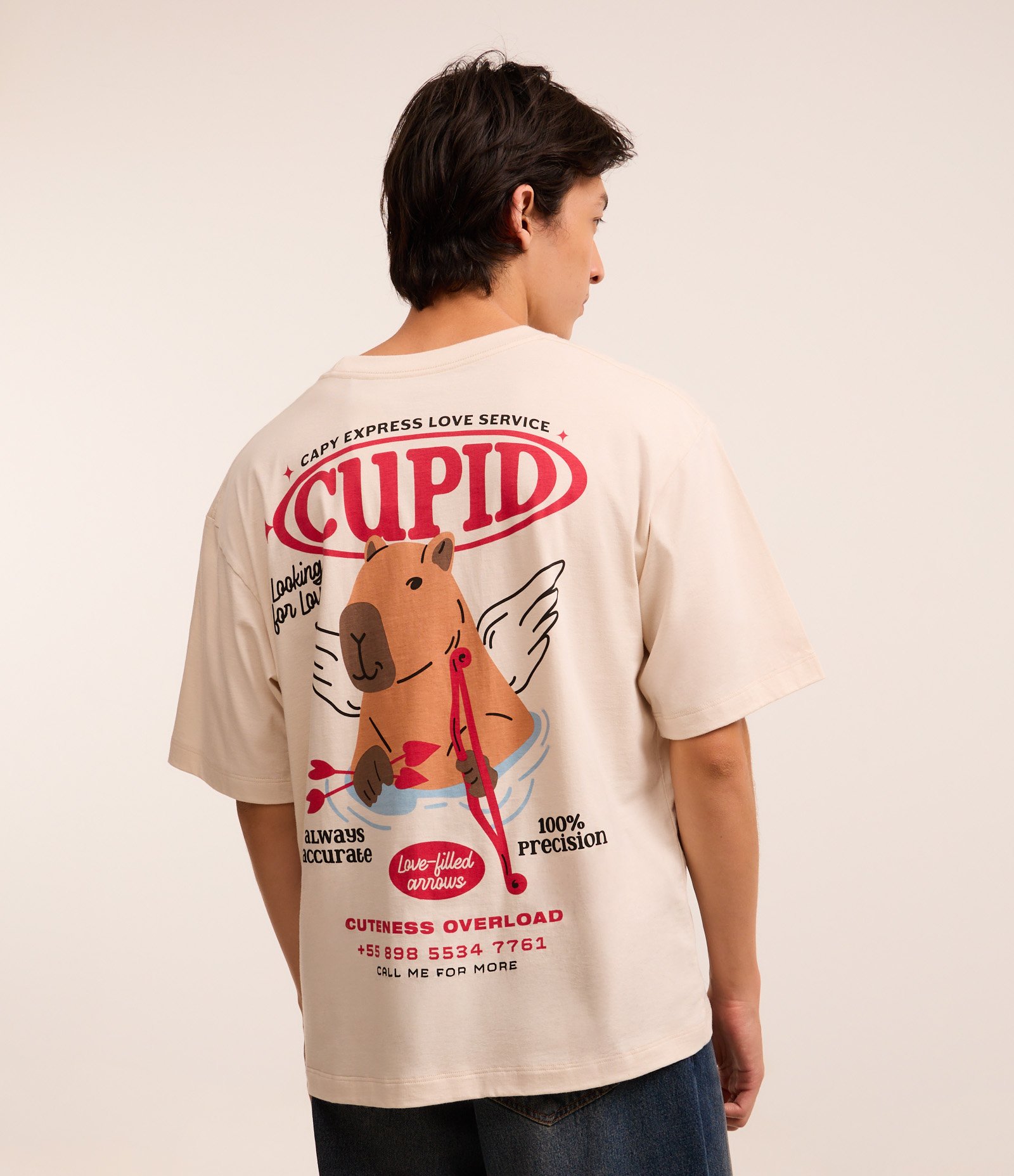 Camiseta Boxy em Algodão com Estampa de Capivara Cupido Bege 2