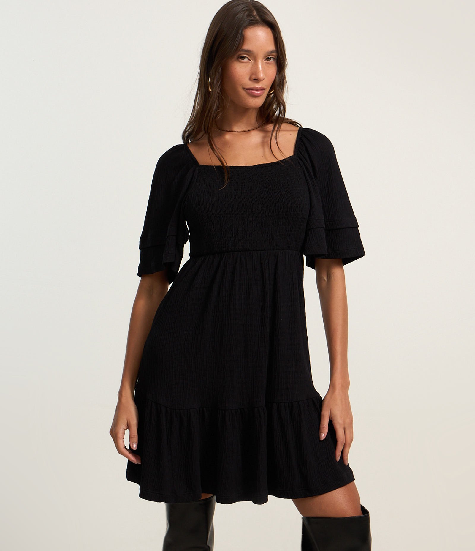 Vestido Curto Texturizado com Lastex no Busto Preto 2