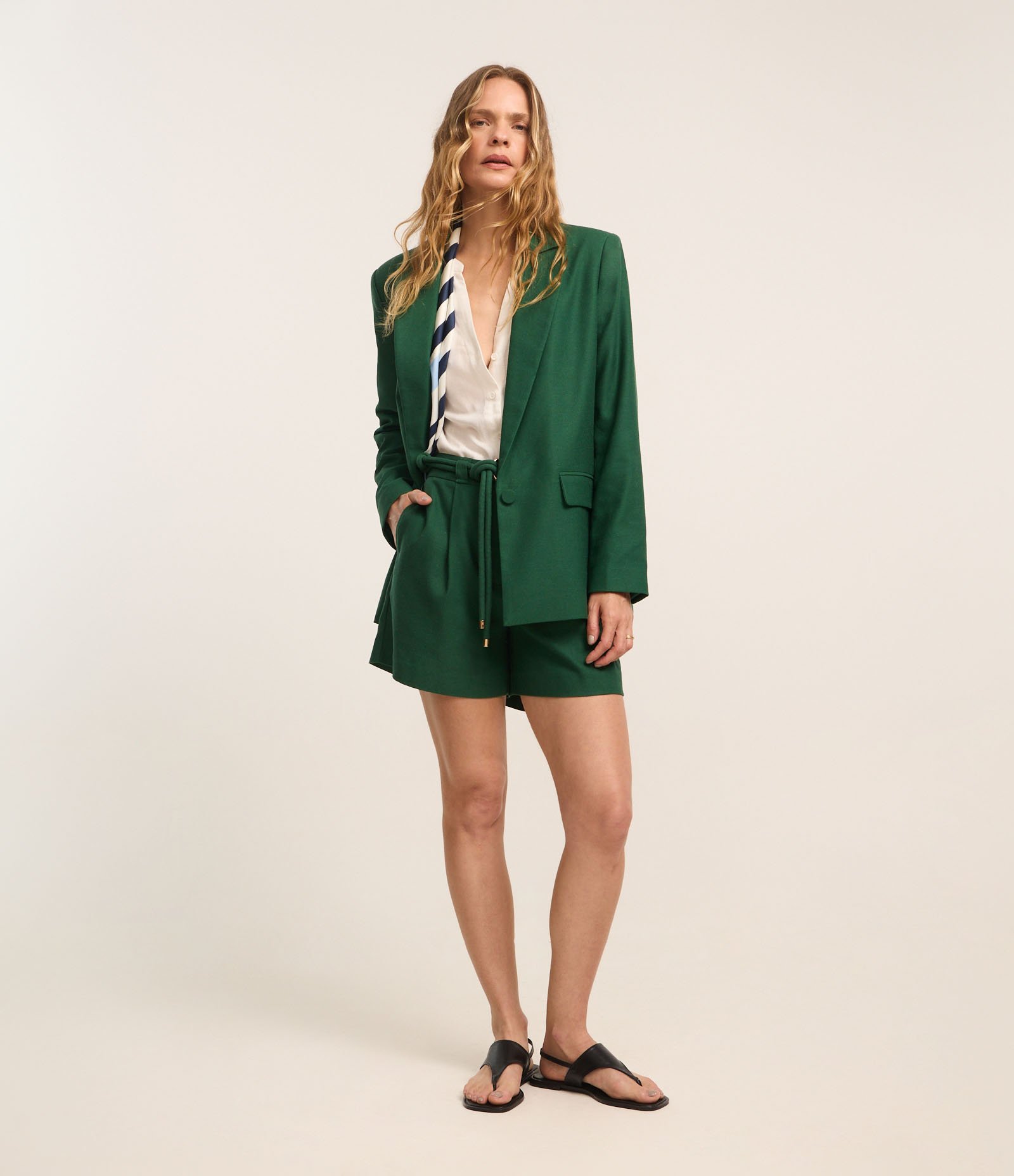 Blazer Comfort em Viscolinho com Abotoamento Duplo Verde 2