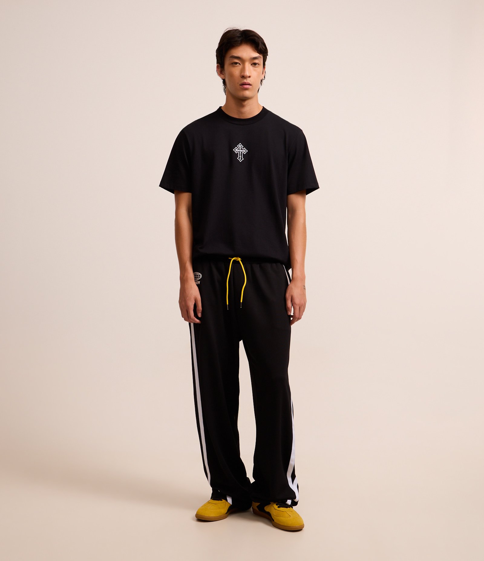 Camiseta Comfort em Algodão com Estampa Cruz Bordada Preto 2