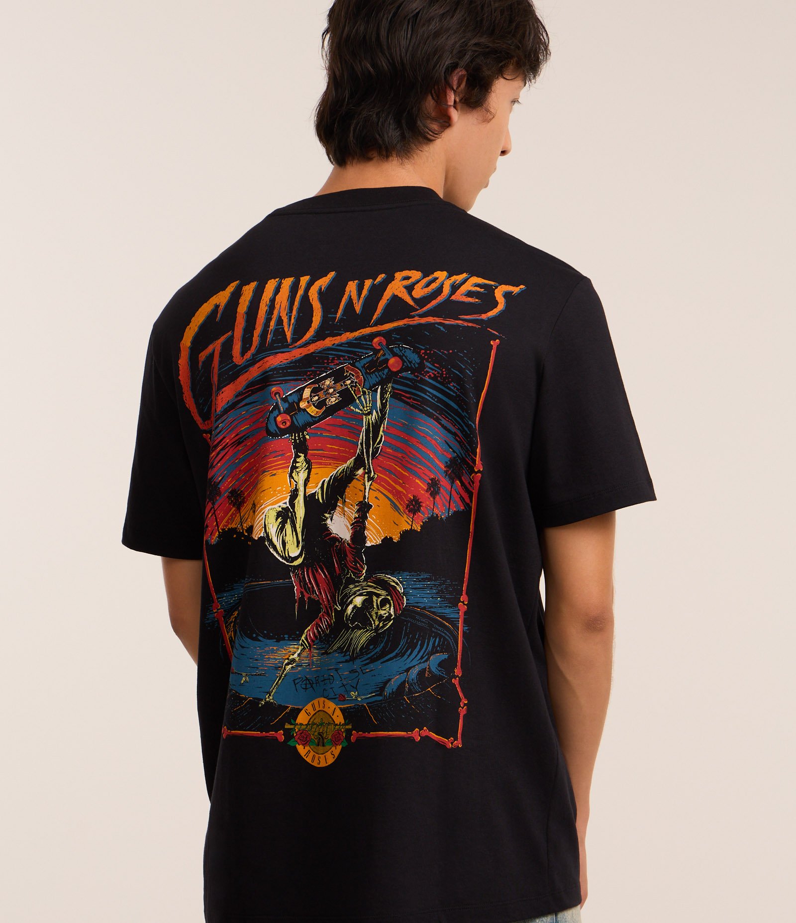 Camiseta Comfort em Algodão Guns N' Roses Caveira Skatista Preto 3