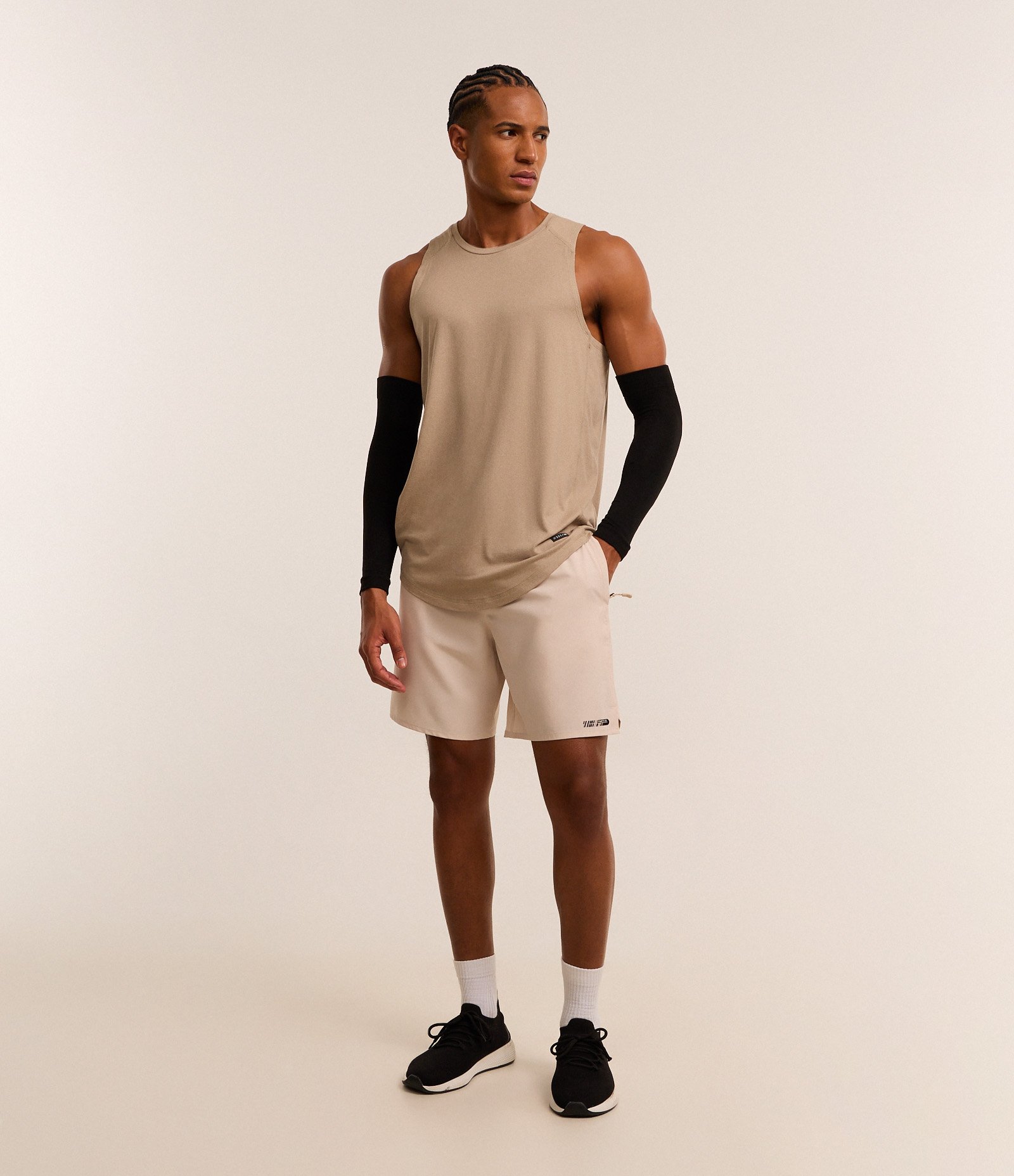 Bermuda Esportiva com Cordão Contrastante e Bolso Bege 1