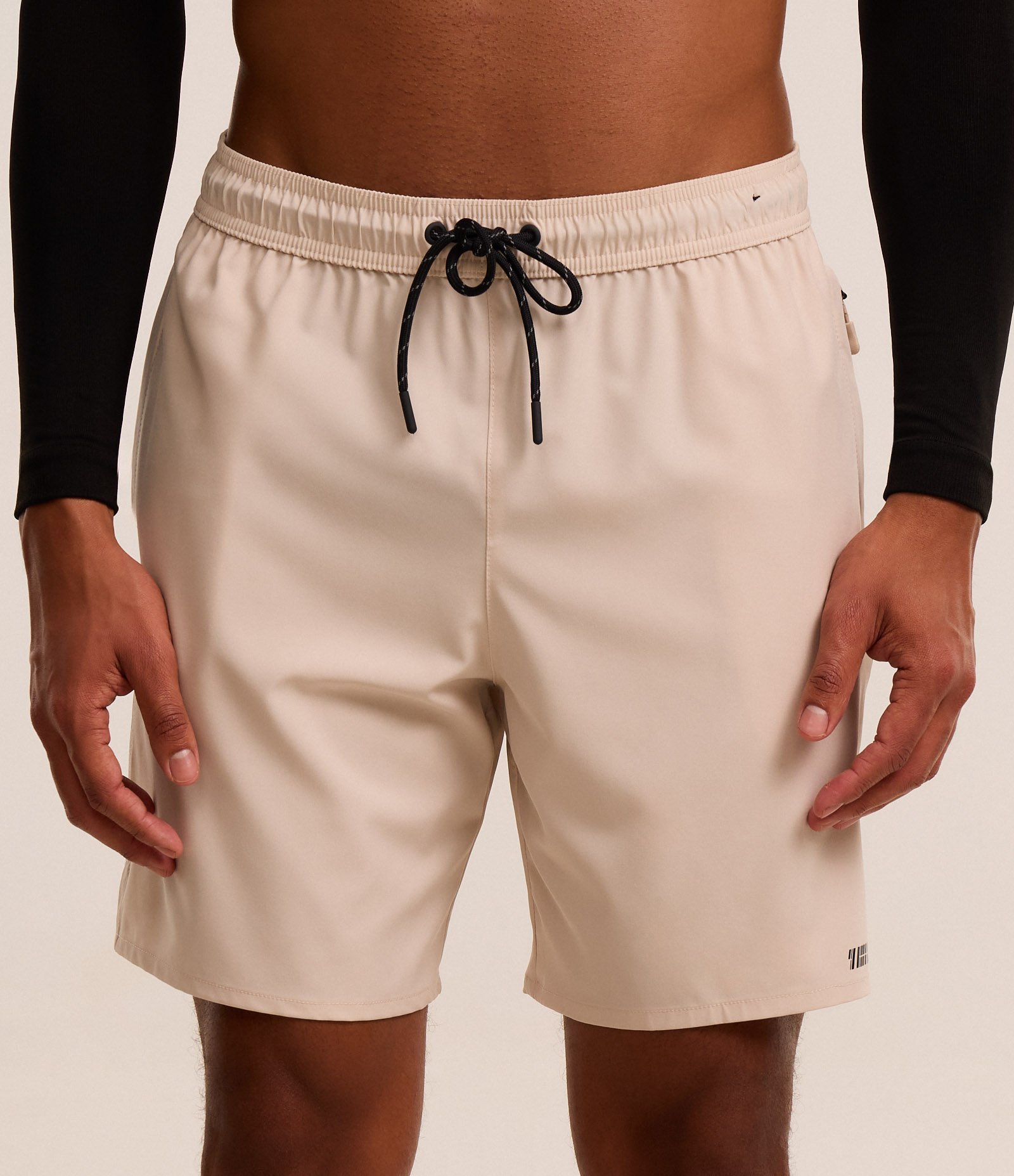 Bermuda Esportiva com Cordão Contrastante e Bolso Bege 2
