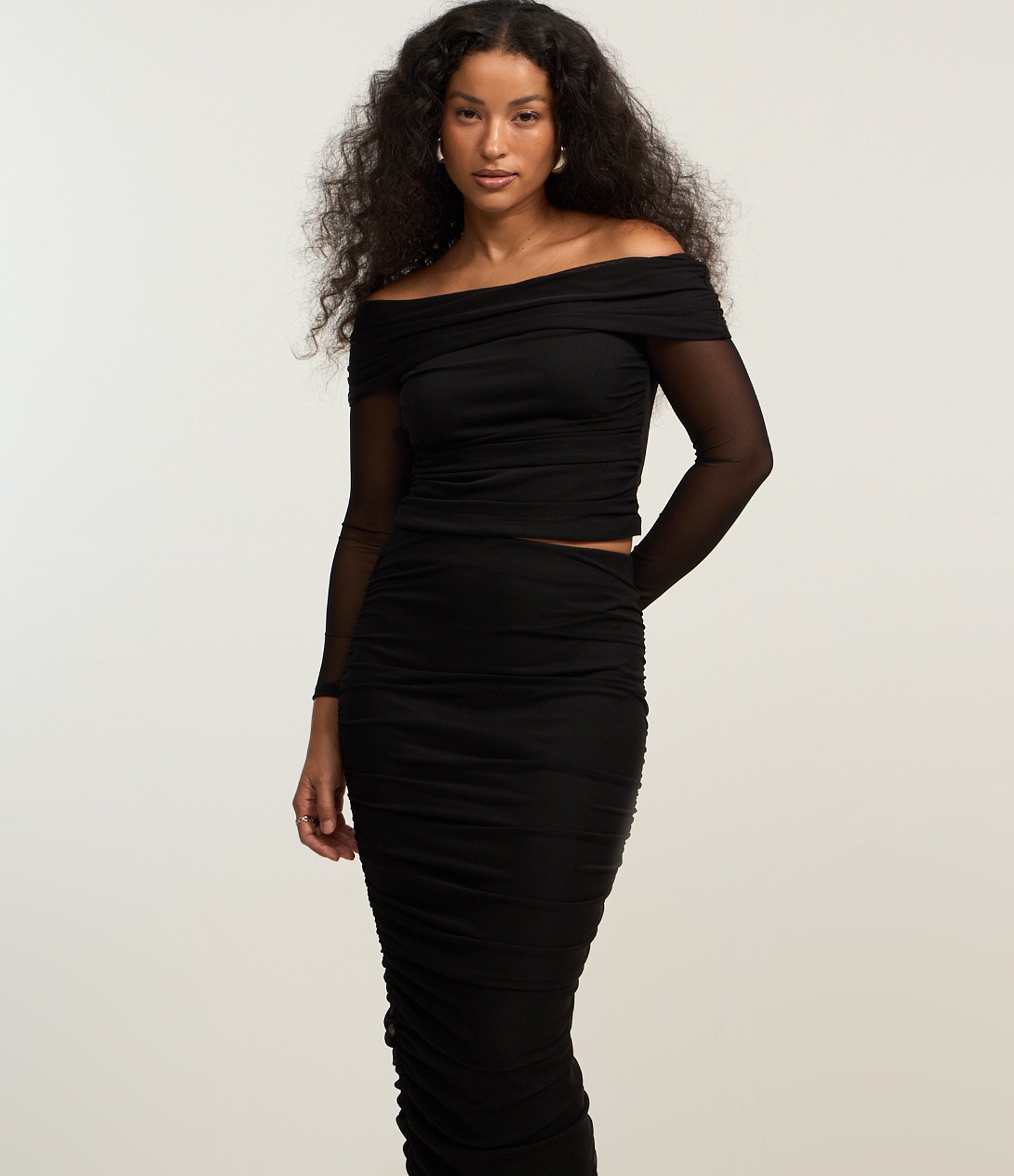 Saia New Midi em Tule com Franzido Lateral Preto 2